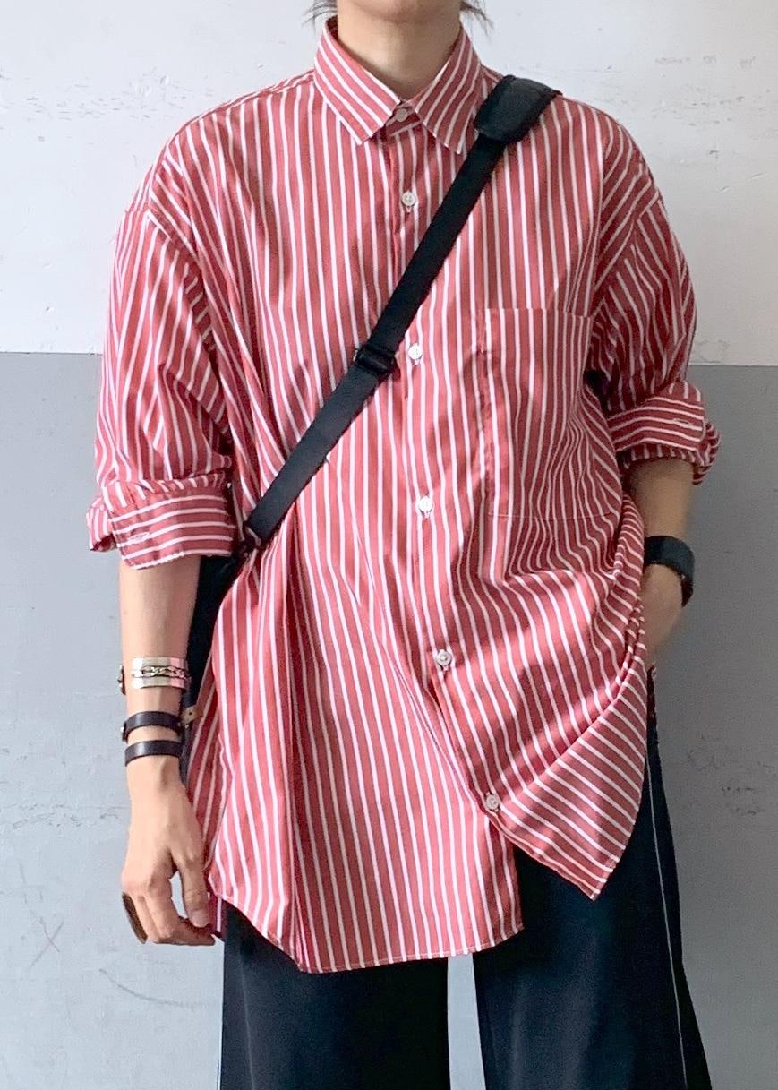 「FADEN、ファーデン、ジョガーパンツ、ADAM ET ROPÉ、FEMME、HOMME、高身長、骨格ナチュラル、イエベ、秋、秋コーデ、23AW秋の新作、ビッグシルエット、シャツ、パンツ」｜「ADAM ET ROPE'のアソートプリント オーバーサイズ レギュラーカラー シャツ / ユニセックス（シャツ/ブラウス、レッド系）」を使った、カワバタさん（レディース・166cm）の夏コーディネートの7枚目の写真