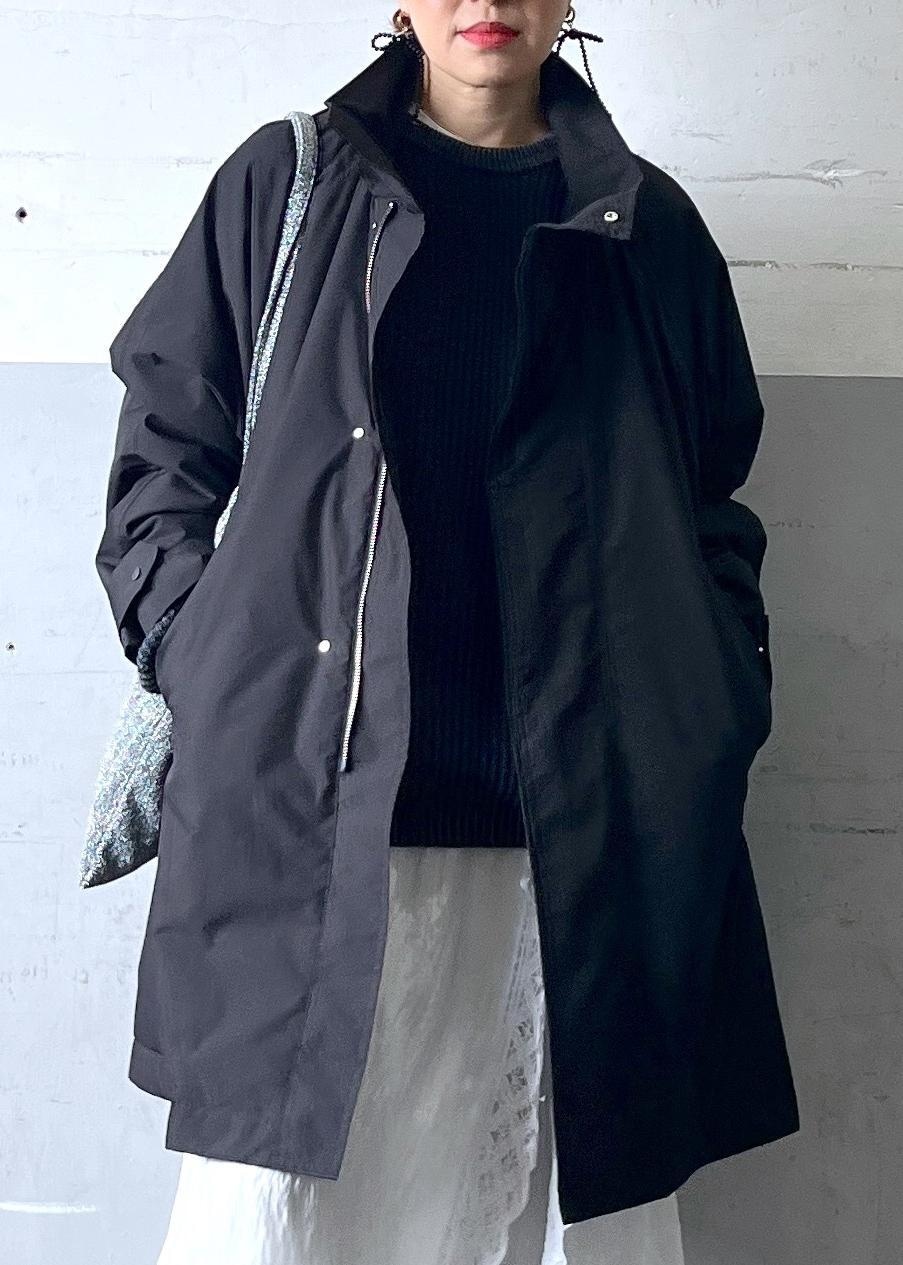 「春コーデ、大人カジュアル、レイヤード、カジュアルコーデ、ADAM ET ROPÉ、ナチュラル、イエベ秋、乾燥、高身長、ジャケット/アウター、その他アウター、パンツ、スカート、バッグ、トートバッグ」|「ADAM ET ROPE'の【サスティナブル・洗える】エアリーシアーカフスカットソー(Tシャツ/カットソー、ホワイト系)」を使った、カワバタさん(レディース・166cm)の冬コーディネートの5枚目の写真