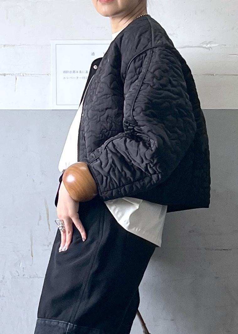 「春コーデ、モード、大人カジュアル、パンツスタイル、ADAM ET ROPÉ、ナチュラル、イエベ秋、乾燥、高身長、トップス、Tシャツ/カットソー、ジャケット/アウター、ブルゾン、パンツ、バッグ」｜「ADAM ET ROPE'のボックスミニショルダーバッグ（ハンドバッグ、ベージュ系）」を使った、カワバタさん（レディース・166cm）の冬コーディネートの7枚目の写真