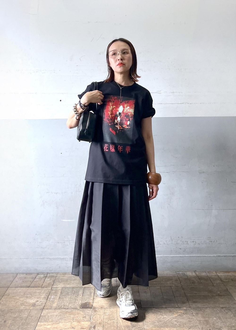 「初夏コーデ、ADAM ET ROPÉ、ナチュラル、イエベ秋、乾燥、高身長、トップス、Tシャツ/カットソー、スカート、GAC05090、GMM75010、2色展開、MSpecial_pickup、Tシャツ、ウェア」｜「ADAM ET ROPE'のシアーオーガンジープリーツスカート（スカート、ブラック系）」を使った、カワバタさん（レディース・166cm）の春コーディネートの8枚目の写真