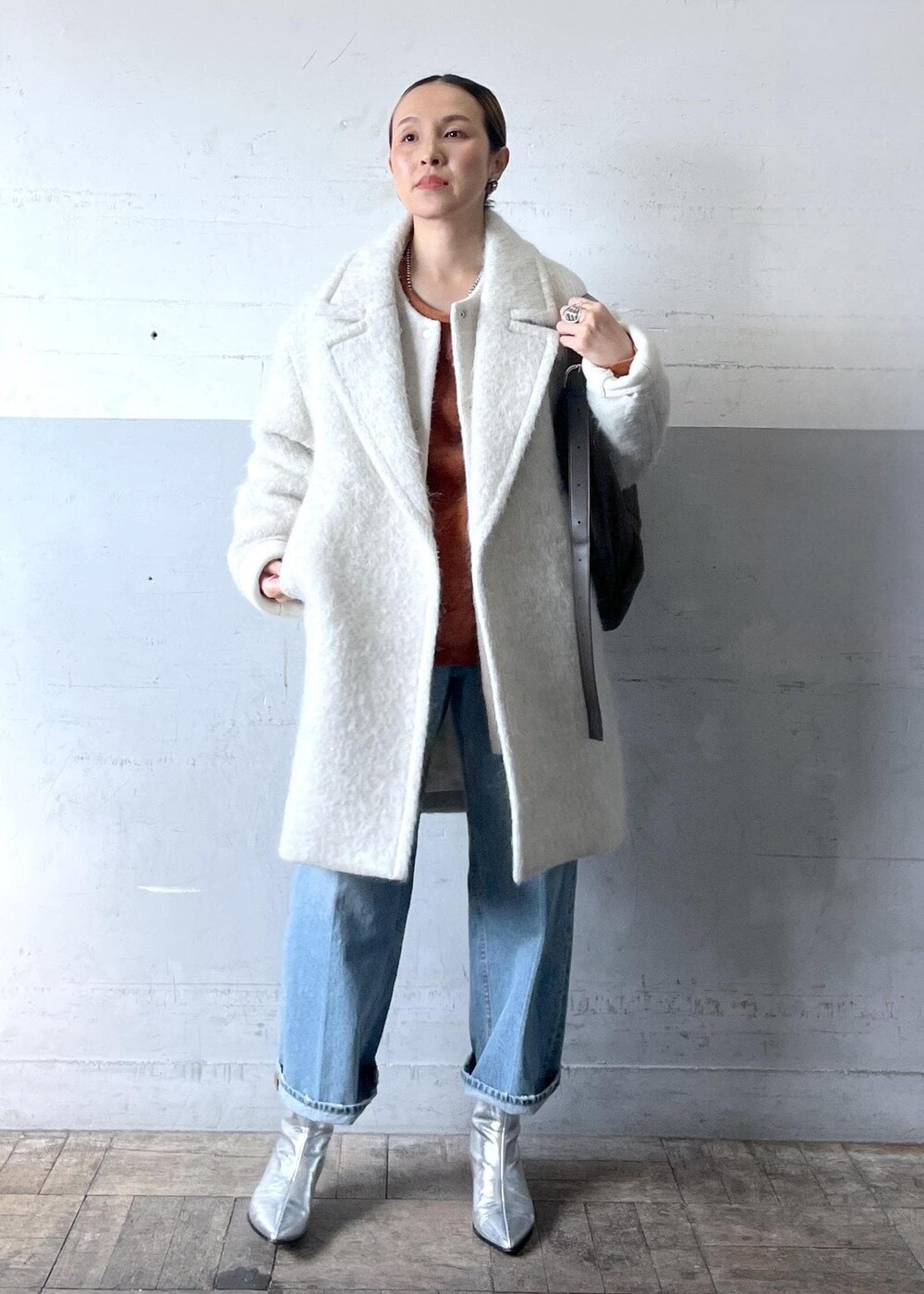 「Wcardigan_pickup、冬コーデ、大人カジュアル、レイヤード、カジュアルコーデ、ADAM ET ROPÉ、ナチュラル、イエベ秋、乾燥、高身長、トップス、ニット/セーター、カーディガン、ジャケット/アウター、チェスターコート」|「ADAM ET ROPE'のポインテッドストレッチブーツ(ブーツ、シルバー系)」を使った、カワバタさん(レディース・166cm)の冬コーディネートの6枚目の写真