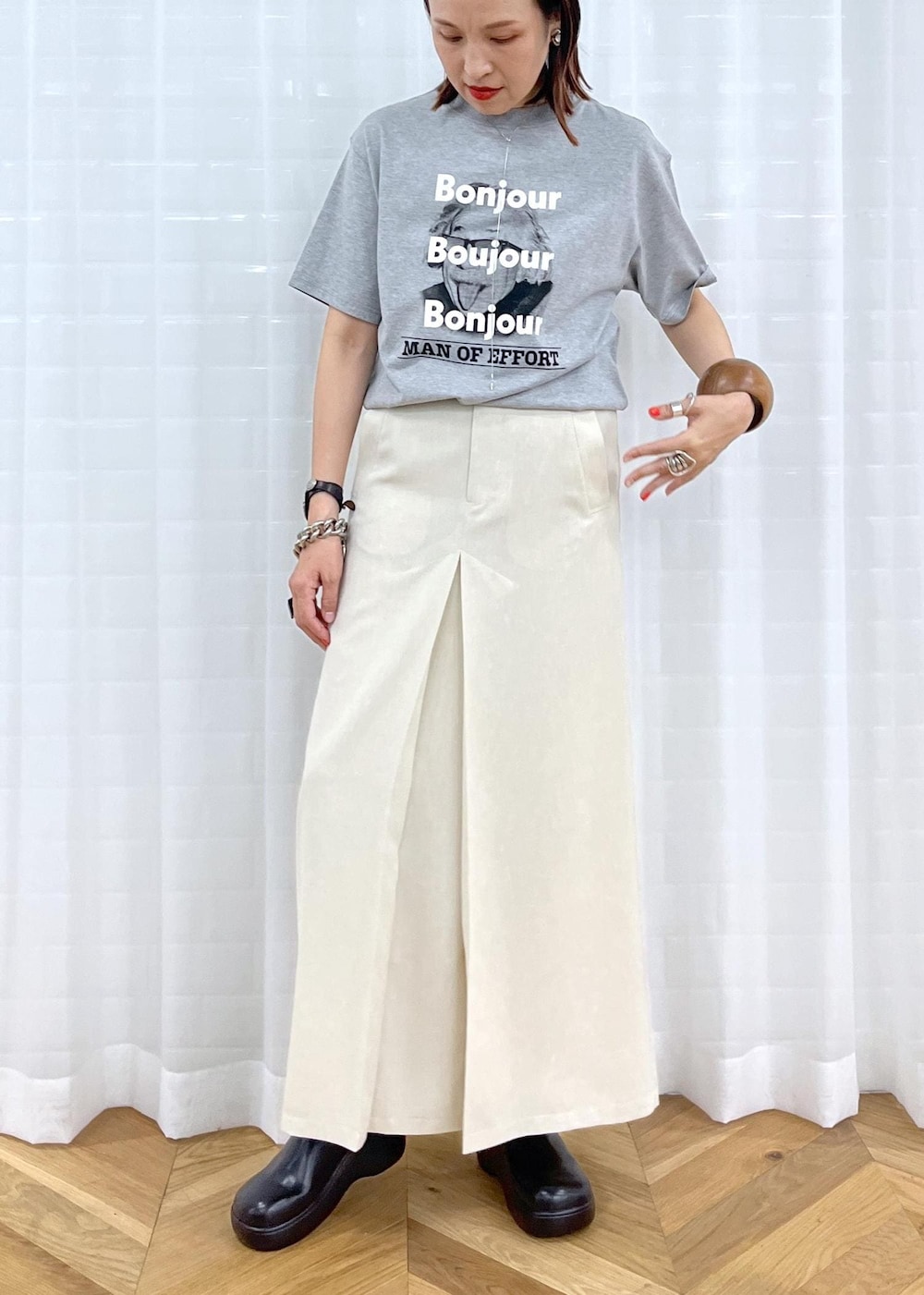 「逸品、マキシスカート、デコラティブトップス、初夏コーデ、スカートスタイル、ADAM ET ROPÉ、ナチュラル、イエベ秋、乾燥、高身長、スカート、シューズ、サンダル、GAA05120、GAC05180」｜「ADAM ET ROPE'のボリュームソールクロッグ（サンダル、ブラック系）」を使った、カワバタさん（レディース・166cm）の夏コーディネートの3枚目の写真