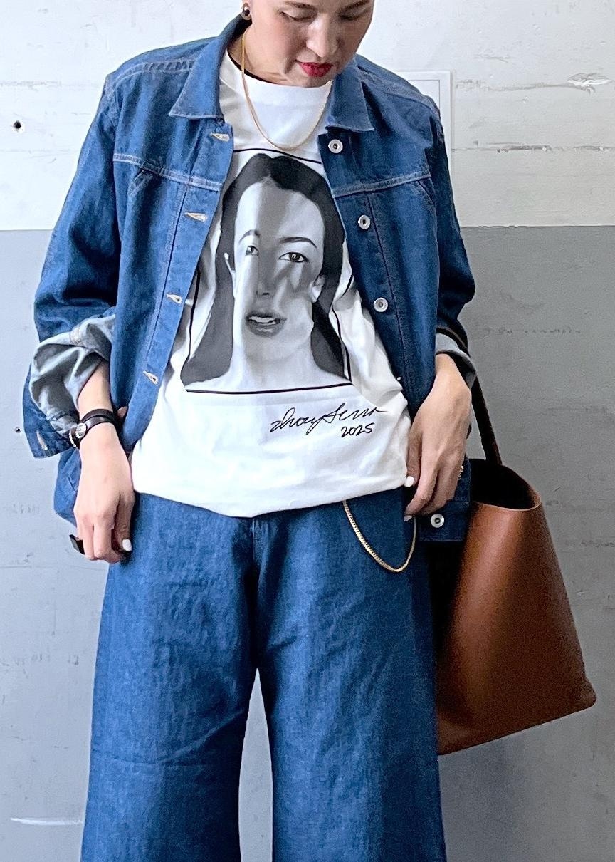 「auralee、オーラリー、春コーデ、大人カジュアル、ADAM ET ROPÉ、ナチュラル、イエベ秋、乾燥、高身長、トップス、Tシャツ/カットソー、ジャケット/アウター、ブルゾン、パンツ、デニムパンツ」｜「ADAM ET ROPE'のポケットメンアサデニムブルゾン（ブルゾン、ブルー系）」を使った、カワバタさん（レディース・166cm）の春コーディネートの3枚目の写真