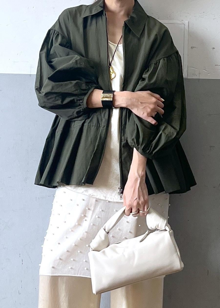 「初夏コーデ、大人カジュアル、レイヤード、ADAM ET ROPÉ、ナチュラル、イエベ秋、乾燥、高身長、トップス、シャツ/ブラウス、パンツ、スラックス、ワンピース、バッグ、ハンドバッグ」｜「ADAM ET ROPE'のシアーパールワンピース（ワンピース、ホワイト系）」を使った、カワバタさん（レディース・166cm）の春コーディネートの3枚目の写真