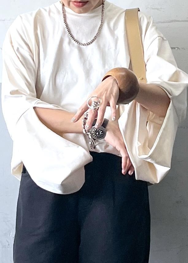 「春コーデ、モード、大人カジュアル、パンツスタイル、ADAM ET ROPÉ、ナチュラル、イエベ秋、乾燥、高身長、トップス、Tシャツ/カットソー、ジャケット/アウター、ブルゾン、パンツ、バッグ」｜「ADAM ET ROPE'のボックスミニショルダーバッグ（ハンドバッグ、ベージュ系）」を使った、カワバタさん（レディース・166cm）の冬コーディネートの8枚目の写真