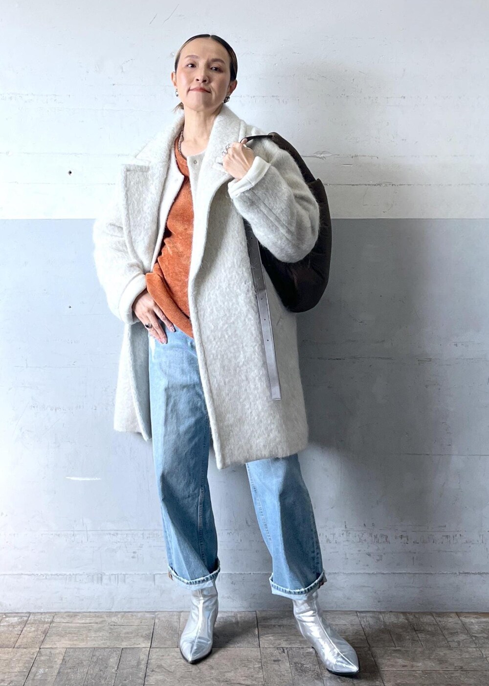 「Wcardigan_pickup、冬コーデ、大人カジュアル、レイヤード、カジュアルコーデ、ADAM ET ROPÉ、ナチュラル、イエベ秋、乾燥、高身長、トップス、ニット/セーター、カーディガン、ジャケット/アウター、チェスターコート」|「ADAM ET ROPE'のポインテッドストレッチブーツ(ブーツ、シルバー系)」を使った、カワバタさん(レディース・166cm)の冬コーディネートの8枚目の写真