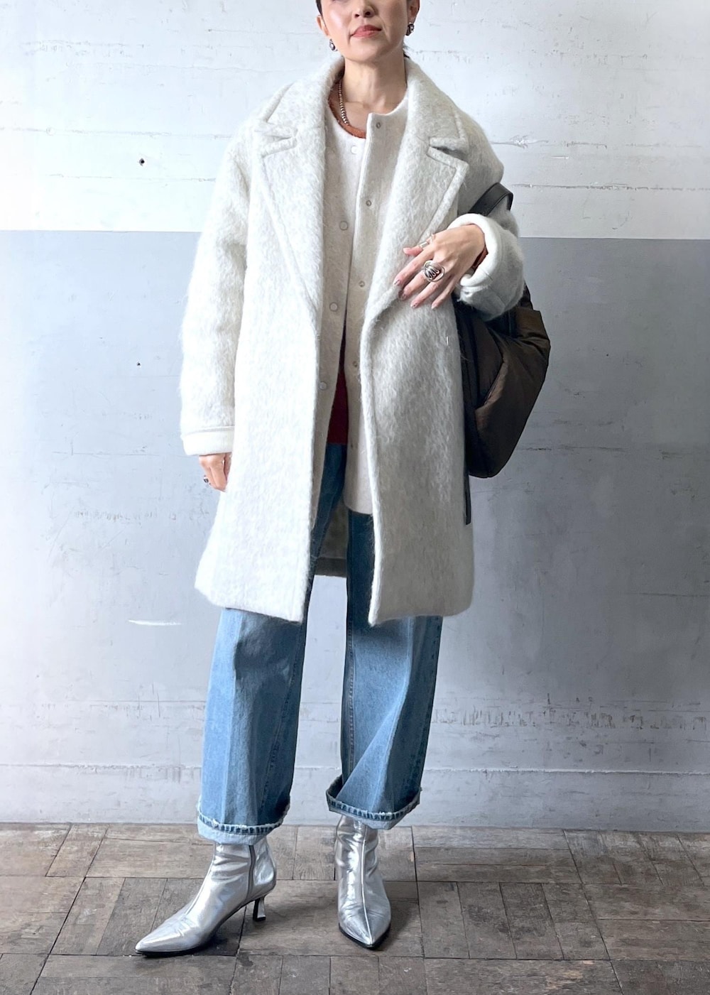 「Wcardigan_pickup、冬コーデ、大人カジュアル、レイヤード、カジュアルコーデ、ADAM ET ROPÉ、ナチュラル、イエベ秋、乾燥、高身長、トップス、ニット/セーター、カーディガン、ジャケット/アウター、チェスターコート」|「ADAM ET ROPE'のポインテッドストレッチブーツ(ブーツ、シルバー系)」を使った、カワバタさん(レディース・166cm)の冬コーディネートの2枚目の写真
