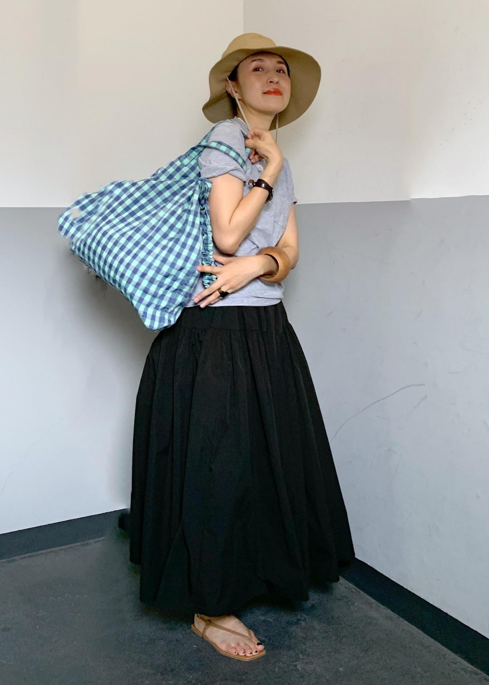 「メゾンドリリス、La Maison de Lyllis、2パックTシャツ、fruits of the room、フルーツオブザルーム、hai、ハイ、淡水パール、淡水パールネックレス、ADAM ET ROPÉ、FEMME、高身長、骨格ナチュラル、イエベ、大人カジュアル」|「ADAM ET ROPE'の【HAI】BETTY NECKLACE(ネックレス、ホワイト系)」を使った、カワバタさん(レディース・166cm)の夏コーディネートの4枚目の写真