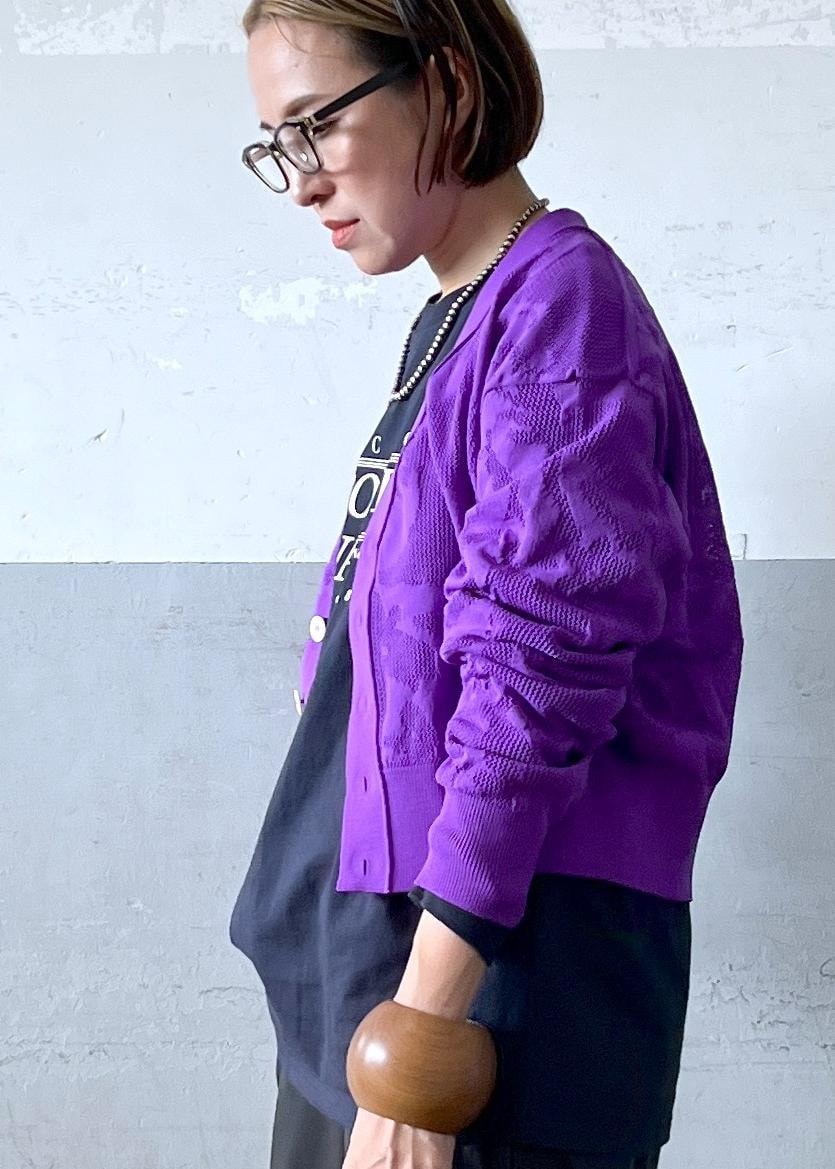 「パロットキャンバス、ganni、ガニー、a menda、アメンダ、ロンtee、24AWGOODS、ミニ、レオパード、プルオーバー、長袖、クルーネック、パープル、ブラック、ネイビー」|「ADAM ET ROPE'の【new balance(ニューバランス)】530(スニーカー、ホワイト系)」を使った、カワバタさん(レディース・166cm)の秋コーディネートの5枚目の写真
