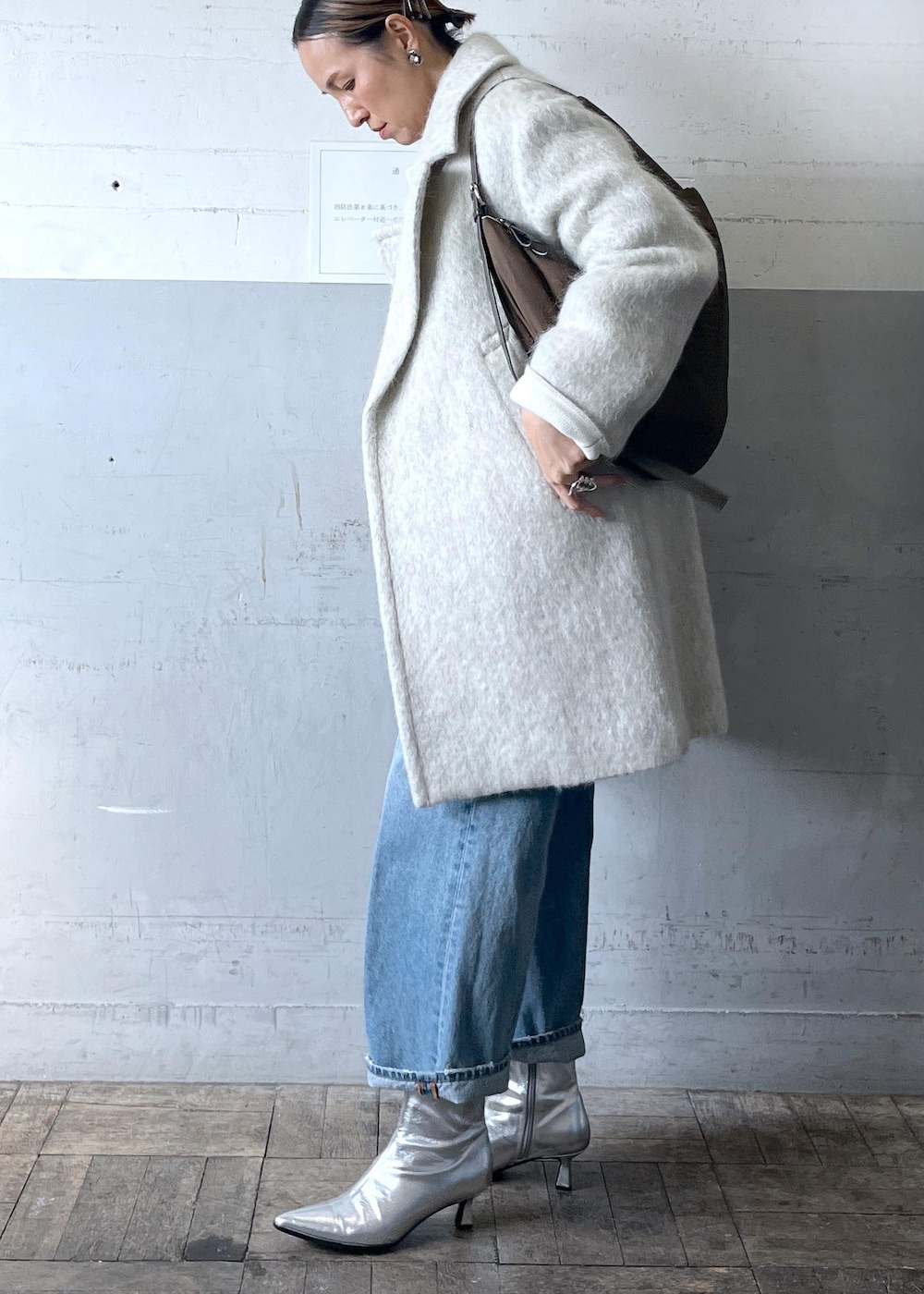 「Wcardigan_pickup、冬コーデ、大人カジュアル、レイヤード、カジュアルコーデ、ADAM ET ROPÉ、ナチュラル、イエベ秋、乾燥、高身長、トップス、ニット/セーター、カーディガン、ジャケット/アウター、チェスターコート」|「ADAM ET ROPE'のポインテッドストレッチブーツ(ブーツ、シルバー系)」を使った、カワバタさん(レディース・166cm)の冬コーディネートの3枚目の写真