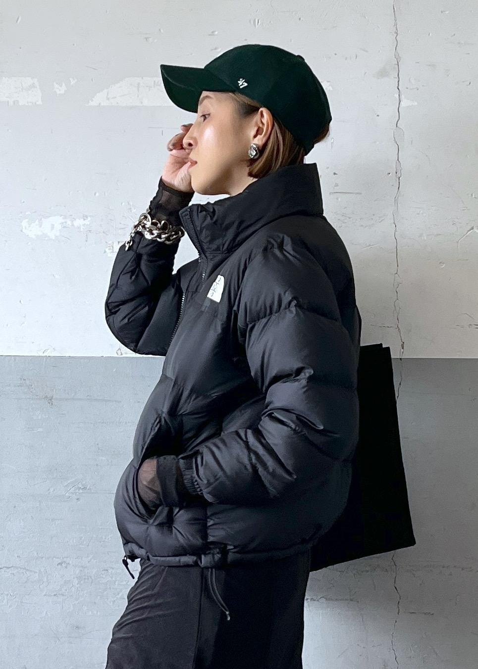 「ラコステ、tnf、the north face、グリーンダウン、スポーティ&リッチ、sporty&rich、ワンピースコーディネート、ワンピースコーデ、初冬コーデ、冬コーデ、デートコーデ、お出かけコーデ、旅行コーデ、大人カジュアル、カジュアルコーデ」｜「ADAM ET ROPE'の【IDEA BOOKS(アイディアブックス)】SCHOOL NIGHT BAG（トートバッグ、ブラック系）」を使った、カワバタさん（レディース・166cm）の秋コーディネートの7枚目の写真