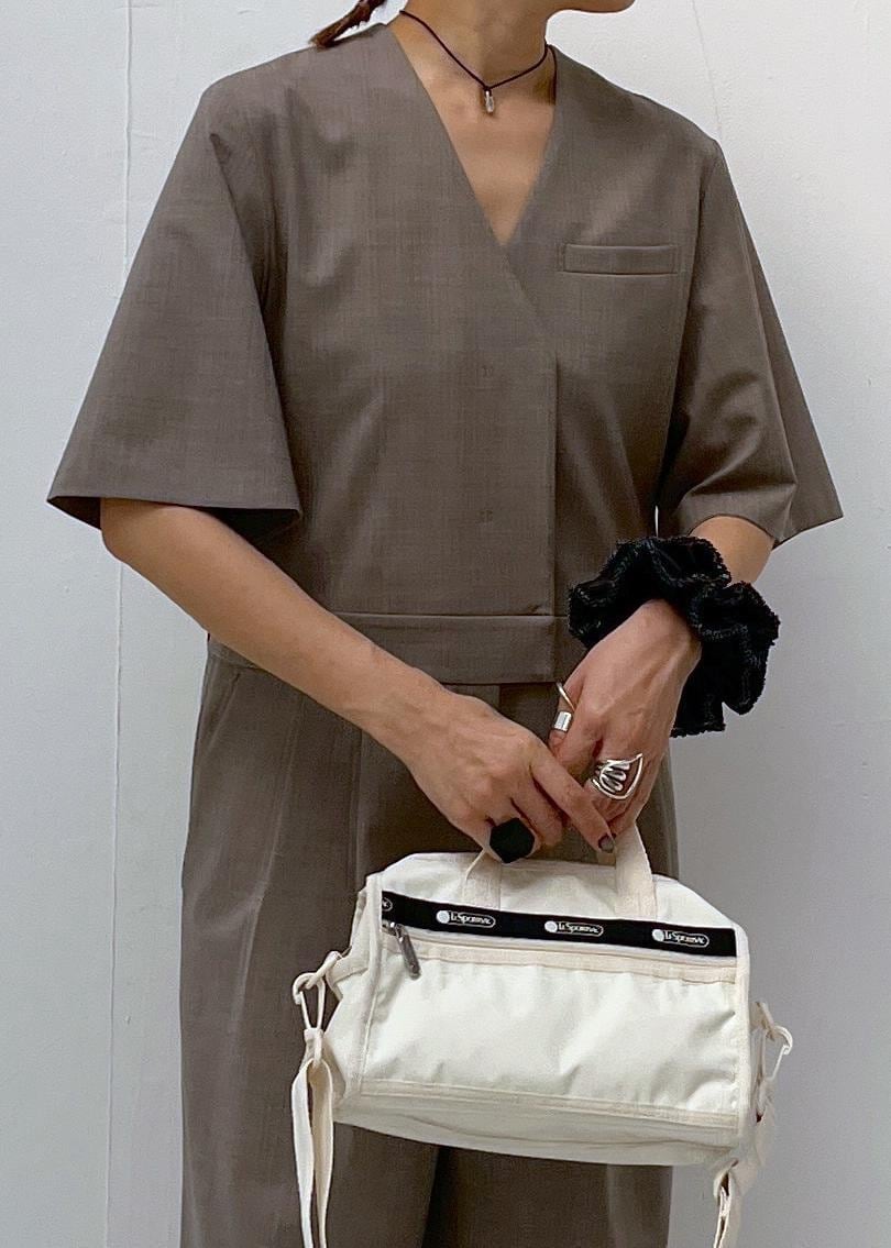 「レスポートサック25SS、25SSレスポートサック、Wminibag_pickup、春夏バッグ、春コーデ、初夏コーデ、ADAM ET ROPÉ、ナチュラル、イエベ秋、乾燥、高身長、オールインワン/サロペット、つなぎ/オールインワン、バッグ、ショルダーバッグ」｜「LACOSTEの【LACOSTE for ADAM ET ROPE'】STORM 96 2K（スニーカー、ホワイト系）」を使った、カワバタさん（レディース・166cm）の春コーディネートの8枚目の写真