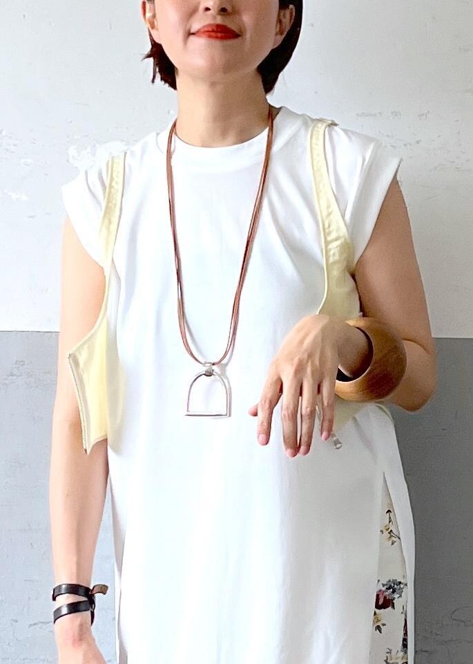 「kassleditions、CXC、rollas、24ss夏の新作、ホワイト、カットソー、イエロー、プリント、花柄、ADAM ET ROPÉ、FEMME、高身長、骨格ナチュラル、イエベ、大人カジュアル」｜「ROLLA'Sの【ROLLA'S/ローラス】SAILOR PANT FLORAL（デニムパンツ、ベージュ系）」を使った、カワバタさん（レディース・166cm）の春コーディネートの6枚目の写真