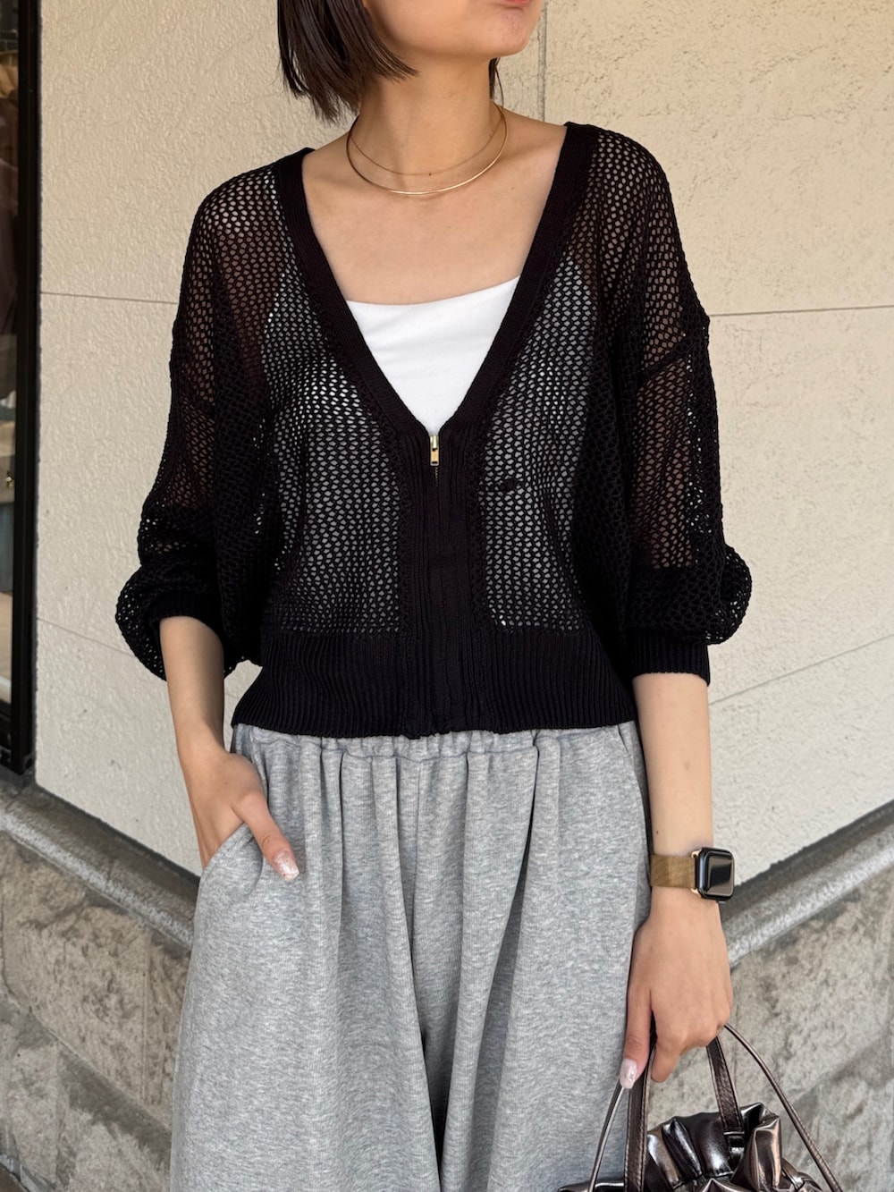 「Chez toiのメッシュニットカーディガン（カーディガン/ボレロ、ブラック系）」を使った、karinさん（レディース・168cm）の春コーディネートの3枚目の写真