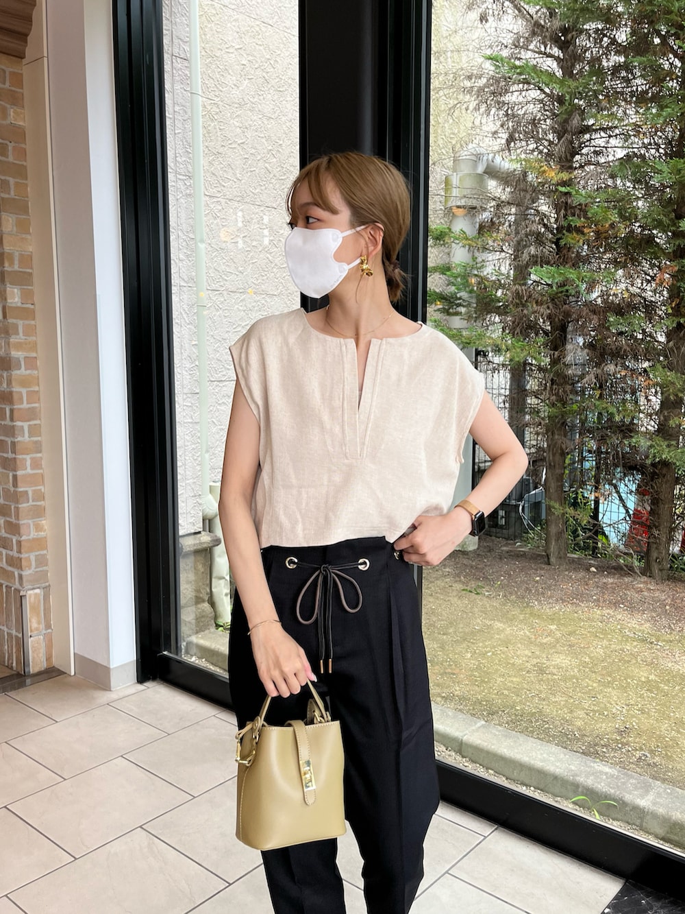 「シンプルコーデ、キレイめカジュアル、きれいめカジュアル、高身長女子、厚底サンダル、高身長コーデ、168cm、骨格ナチュラル、テーパードパンツ」｜「Chez toiのツイードプルオーバー×カット布帛ドッキングワンピース（ワンピース、ブラウン系）」を使った、karinさん（レディース・168cm）の夏コーディネートの2枚目の写真