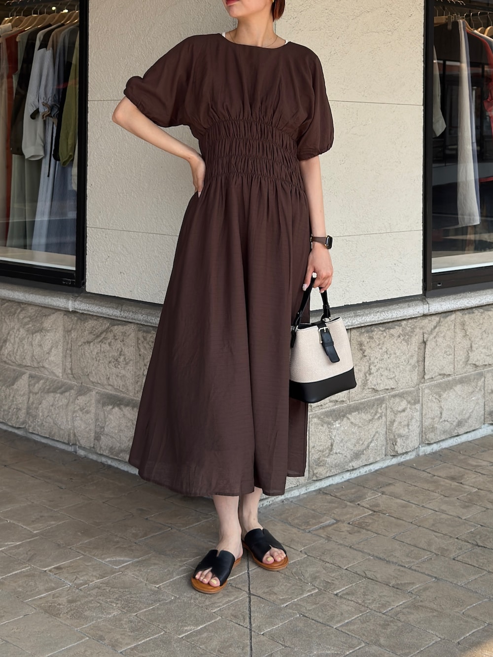 「キャップ、シンプルコーデ、きれいめカジュアル、夏コーデ、サンダル、お出かけコーデ、夏、夏ファッション、オトナカジュアル、ワンピース、高身長女子、高身長コーデ」｜「Chez toiのウエストシャーリングワンピース（ワンピース、ブラウン系）」を使った、karinさん（レディース・168cm）の夏コーディネートの3枚目の写真