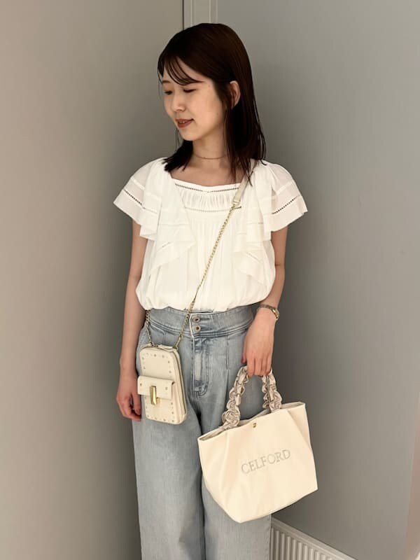 「骨格ウェーブ、ディリーコーディネート、パンツ、トップス、夏コーデ」｜「CELFORDの割繊シフォンレースブラウス（シャツ/ブラウス、ホワイト系）」を使った、CELFORDさん（レディース・164cm）の春コーディネートの5枚目の写真
