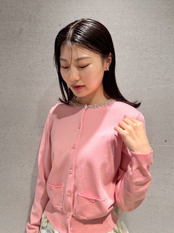 「骨格ウェーブ、ディリーコーディネート、コート、スカート、トップス、ニット、春コーディネート」｜「CELFORDのボリュームスリーブポンチコート（その他アウター、ホワイト系）」を使った、CELFORDさん（レディース・158cm）の冬コーディネートの3枚目の写真