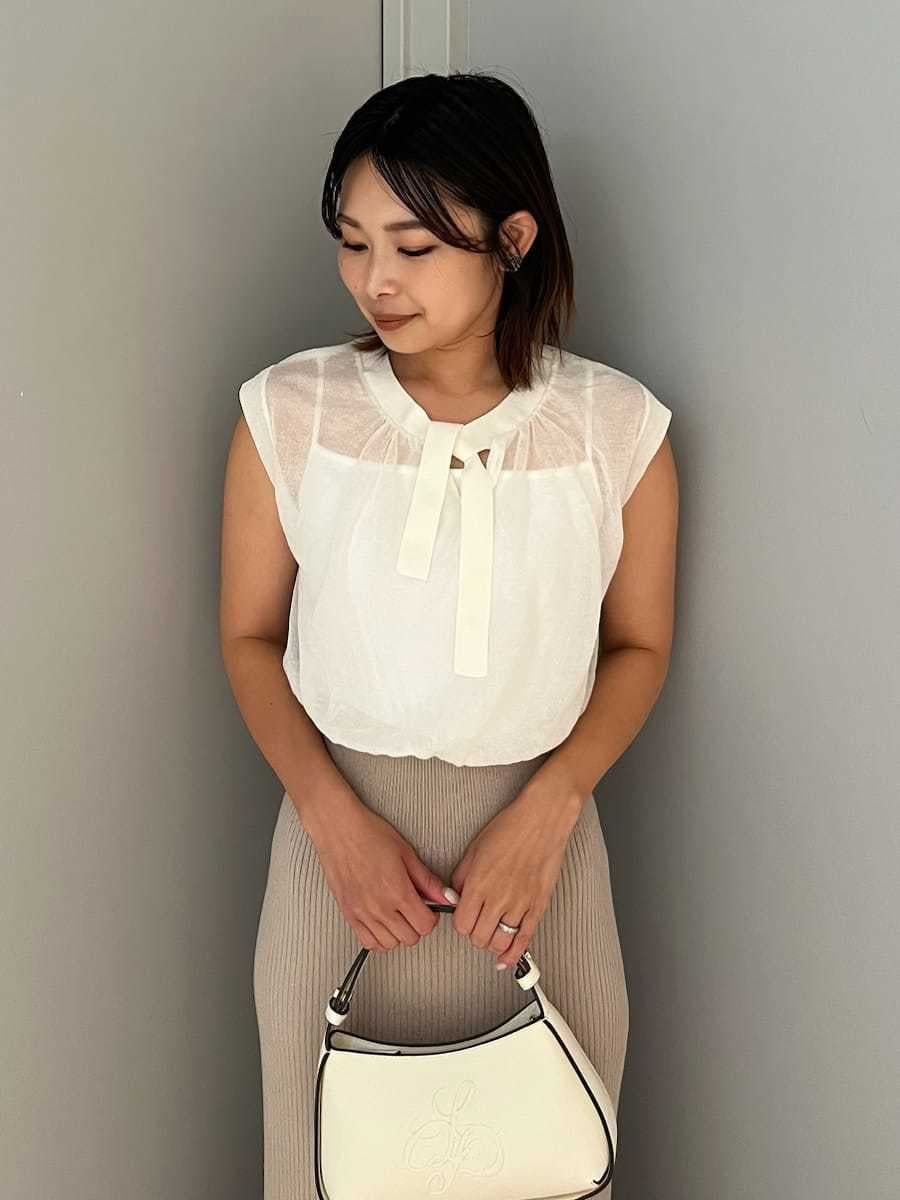 「骨格ウェーブ、ディリーコーディネート、ワンピース、低身長コーデ、夏コーデ、秋コーデ、低身長コーディネート」｜「CELFORDのロゴエンボス2wayワンショルダーバッグ（ショルダーバッグ、ホワイト系）」を使った、CELFORDさん（レディース・152cm）の夏コーディネートの5枚目の写真