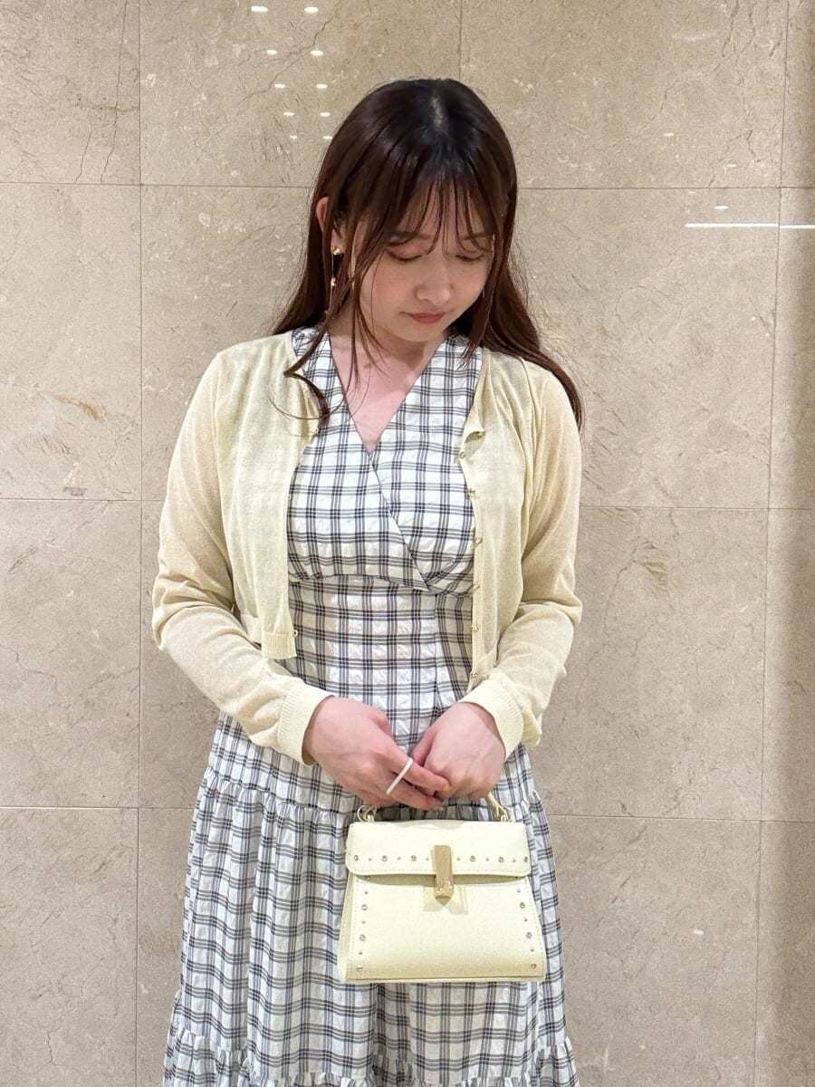 「骨格ストレート、ディリーコーディネート、ニット、ワンピース、夏コーデ、秋コーデ、カジュアル、デートコーデ、秋先取りコーデ」｜「CELFORDのサッカーチェックワンピース（ワンピース、その他）」を使った、CELFORDさん（レディース・160cm）の夏コーディネートの5枚目の写真