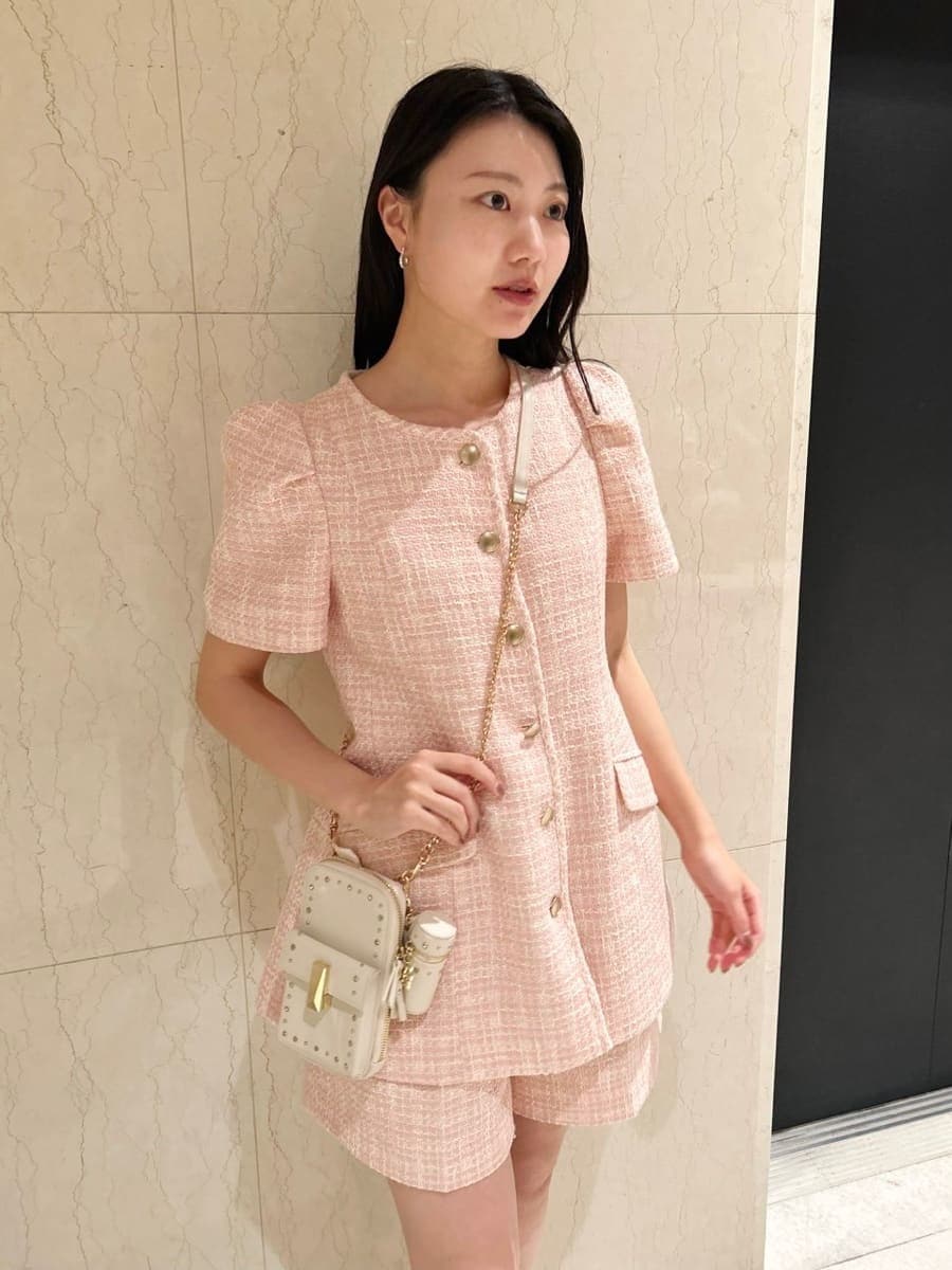 「骨格ウェーブ、ディリーコーディネート、ジャケット、パンツ、春コーディネート、夏コーデ、デートコーデ」｜「CELFORDのビジューハートフープピアス（ピアス（両耳用）、シルバー系）」を使った、CELFORDさん（レディース・158cm）の春コーディネートの5枚目の写真