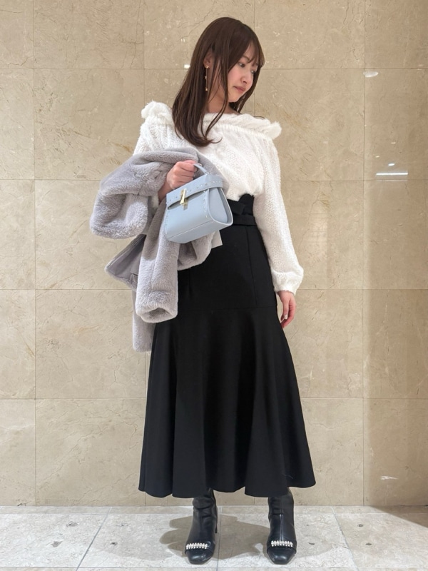「骨格ストレート、ディリーコーディネート、スカート、トップス、真冬コーデ、冬コーデ」｜「CELFORDのカットジャガードパフネックブラウス（シャツ/ブラウス、ホワイト系）」を使った、CELFORDさん（レディース・160cm）の冬コーディネートの2枚目の写真