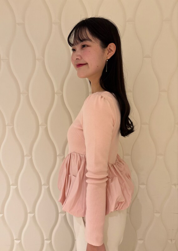 「骨格ウェーブ、ディリーコーディネート、パンツ、トップス、ニット、春コーディネート、冬コーデ」｜「CELFORDのバルーンペプラムニットプルオーバー（ニット/セーター、ピンク系）」を使った、CELFORDさん（レディース・161cm）の冬コーディネートの3枚目の写真
