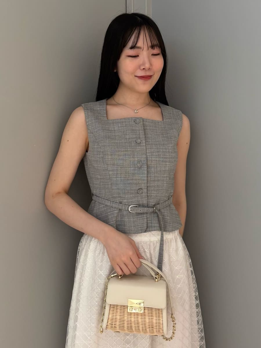 「骨格ウェーブ、ディリーコーディネート、スカート、高身長コーデ、夏コーデ、デートコーデ」｜「CELFORDのジレ＆チュールスカート（ワンピース、グレー系）」を使った、CELFORDさん（レディース・165cm）の夏コーディネートの5枚目の写真