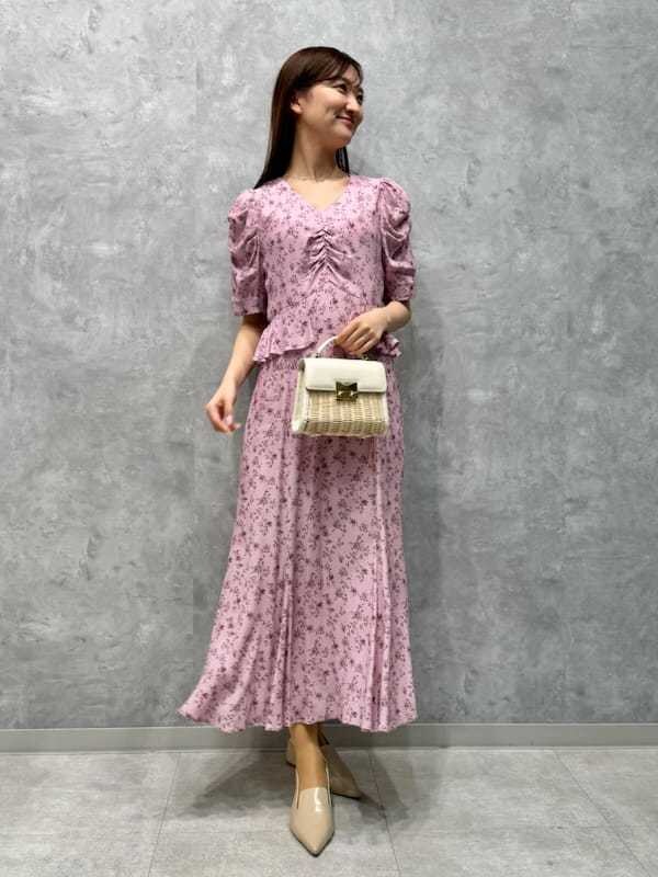 「骨格ウェーブ、ディリーコーディネート、ジャケット、ワンピース、春コーディネート、夏コーデ、カジュアル、デートコーデ」｜「CELFORDの【CELFORD×Lee】デニムジャケット（デニムジャケット、ホワイト系）」を使った、CELFORDさん（レディース・159cm）の春コーディネートの4枚目の写真