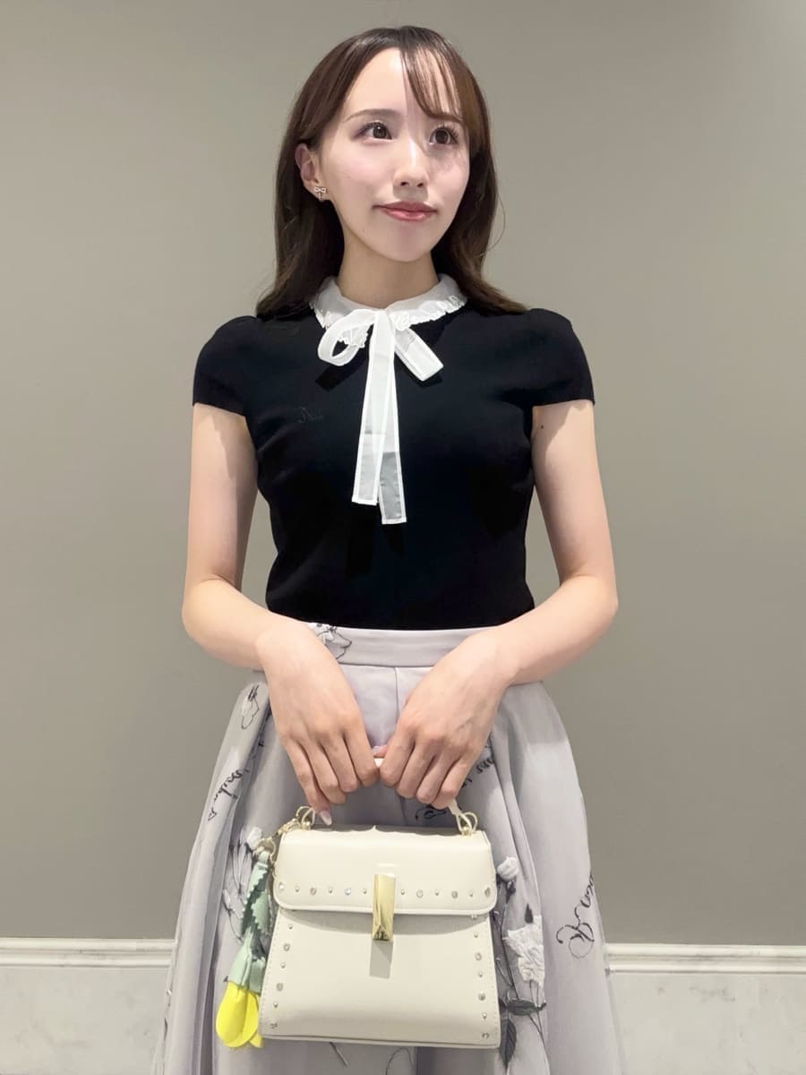 「骨格ウェーブ、お呼ばれコーディネート、ディリーコーディネート、スカート、トップス、夏コーデ、デートコーデ」｜「CELFORDの【CELFORD×P.J. REDOUTEコラボ】 Rosa刺繍チュールスカート（スカート、グレー系）」を使った、CELFORDさん（レディース・157cm）の夏コーディネートの5枚目の写真