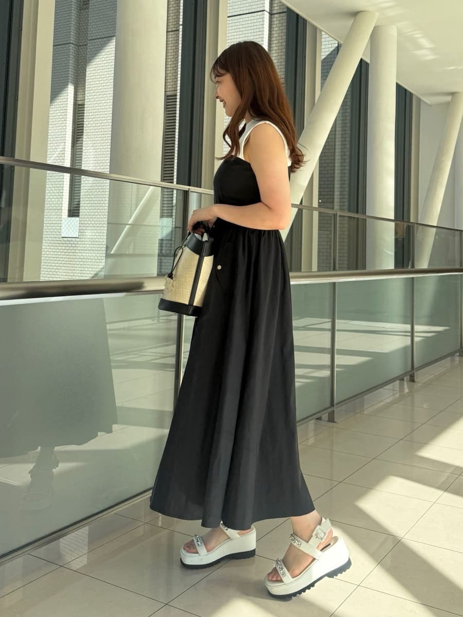 「骨格ストレート、ディリーコーディネート、ワンピース、夏コーデ、カジュアル、デートコーデ」｜「CELFORDのドロストニットドッキングワンピース（ワンピース、ブラック系）」を使った、CELFORDさん（レディース・160cm）の夏コーディネートの3枚目の写真
