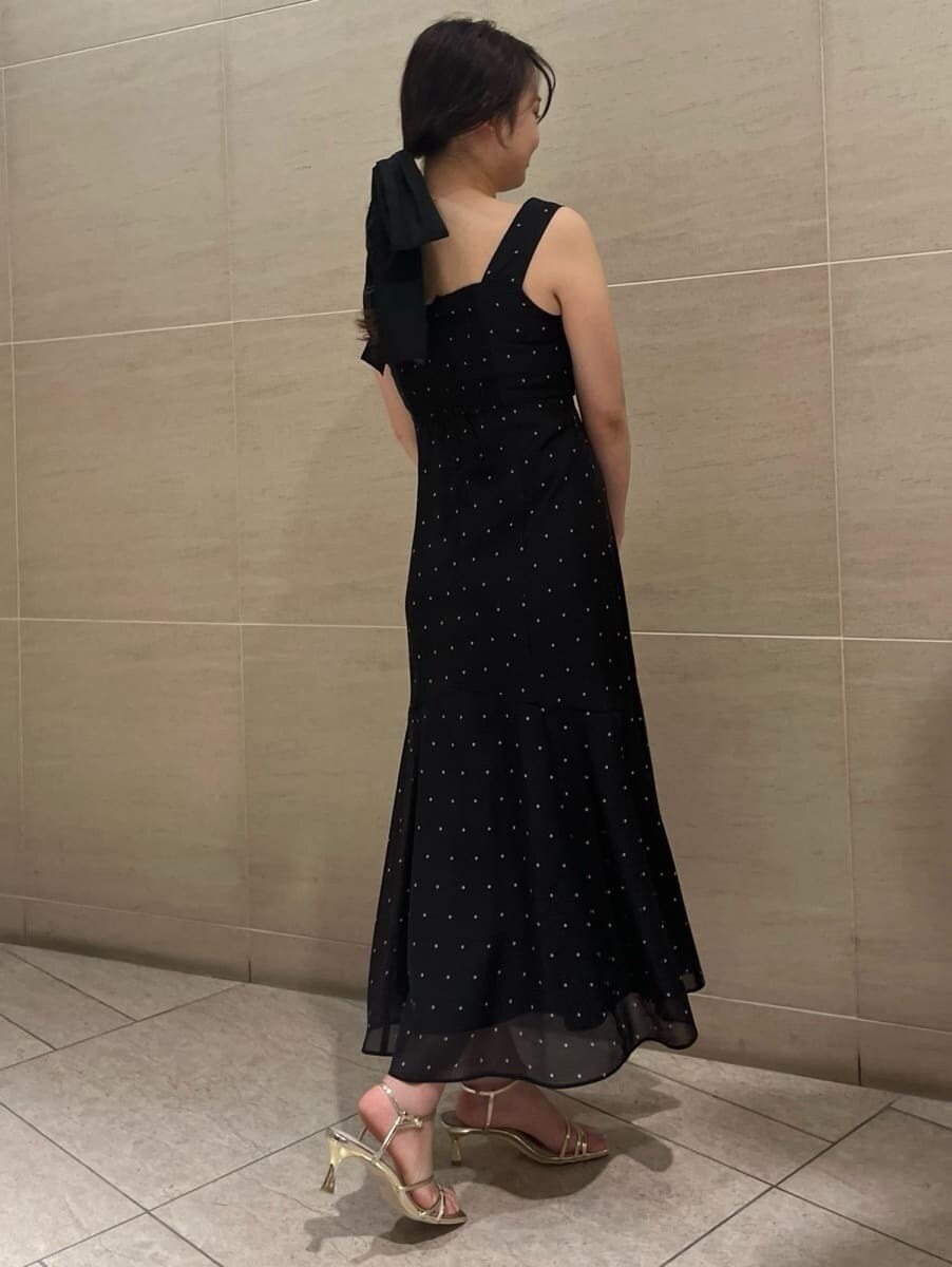 「骨格ストレート、お呼ばれコーディネート、ディリーコーディネート、ジャケット、マザーニーズ、ドレス、ワンピース、夏コーデ、デートコーデ」｜「CELFORDの【CELFORD×MIKA】ショルダーリボンワンピース（ワンピース、その他）」を使った、CELFORDさん（レディース・158cm）の夏コーディネートの5枚目の写真