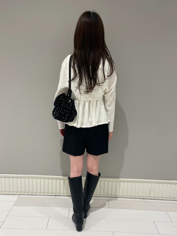 「骨格ウェーブ、パンツ、トップス、春コーディネート、夏コーデ、カジュアル、デートコーデ」｜「CELFORDのボレロセットペプラムトップス（アンサンブル、ホワイト系）」を使った、CELFORDさん（レディース・162cm）の春コーディネートの5枚目の写真