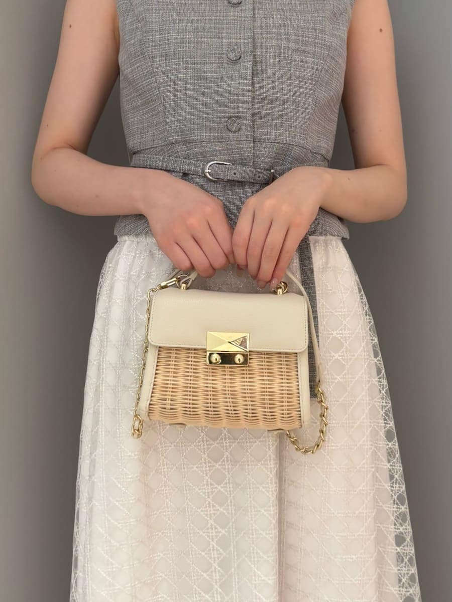 「骨格ウェーブ、ディリーコーディネート、スカート、高身長コーデ、夏コーデ、デートコーデ」｜「CELFORDのジレ＆チュールスカート（ワンピース、グレー系）」を使った、CELFORDさん（レディース・165cm）の夏コーディネートの6枚目の写真