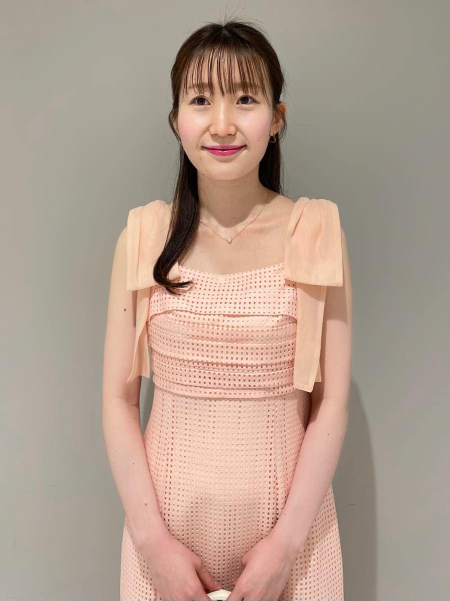 「骨格ウェーブ、ディリーコーディネート、ワンピース、夏コーデ、カジュアル、デートコーデ」｜「CELFORDの【CELFORD×MIKA】ショルダーリボンワンピース（ワンピース、ピンク系）」を使った、CELFORDさん（レディース・162cm）の夏コーディネートの2枚目の写真