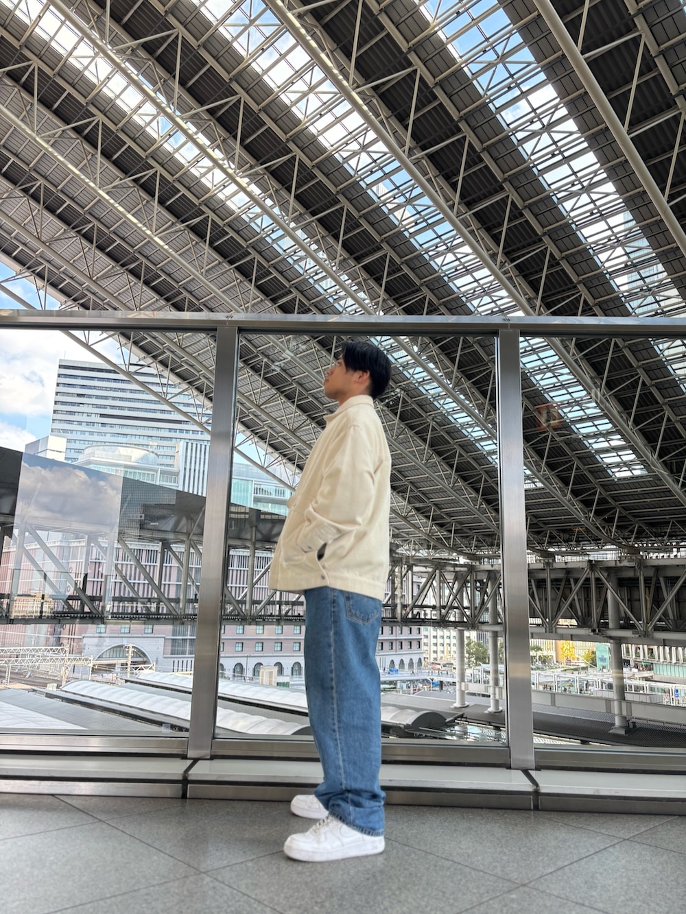 「ダンケシェーン、秋冬コーデ、休日コーデ、LHP、lhplucuaosaka、低身長コーデ」｜「L.H.PのDankeSchon/ダンケシェーン/COVERALLS COUDUROY（カバーオール、ホワイト系）」を使った、田中理登さん（メンズ・164cm）の冬コーディネートの2枚目の写真