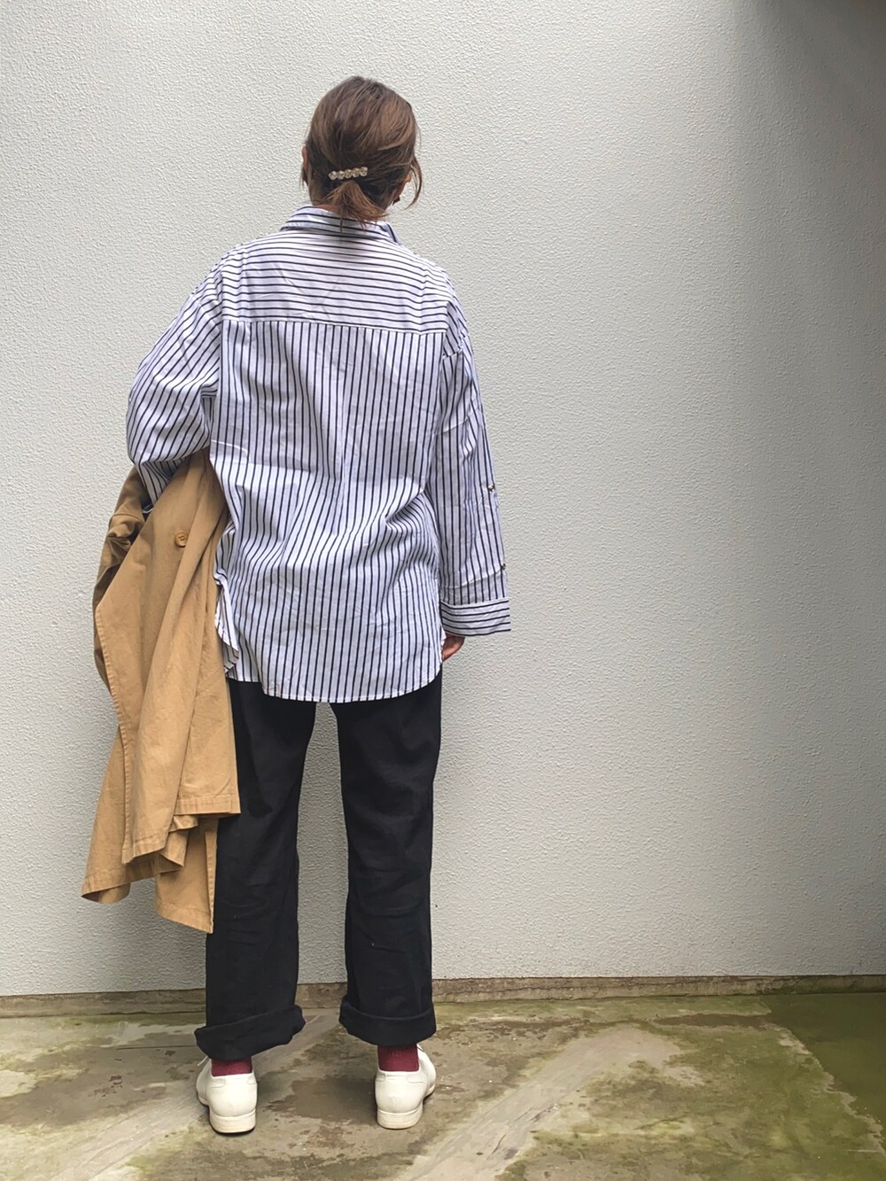 「オトナカジュアル、春服、カジュアルコーデ、パンツスタイル、シャツスタイル、プチプラコーデ、ストライプ、ストライプシャツ、トレンチコート、SHEIN」｜「Libra Cueのパフボリュームトレンチコート（トレンチコート、ベージュ系）」を使った、ヤスカタフクさん（レディース・166cm）の春コーディネートの3枚目の写真
