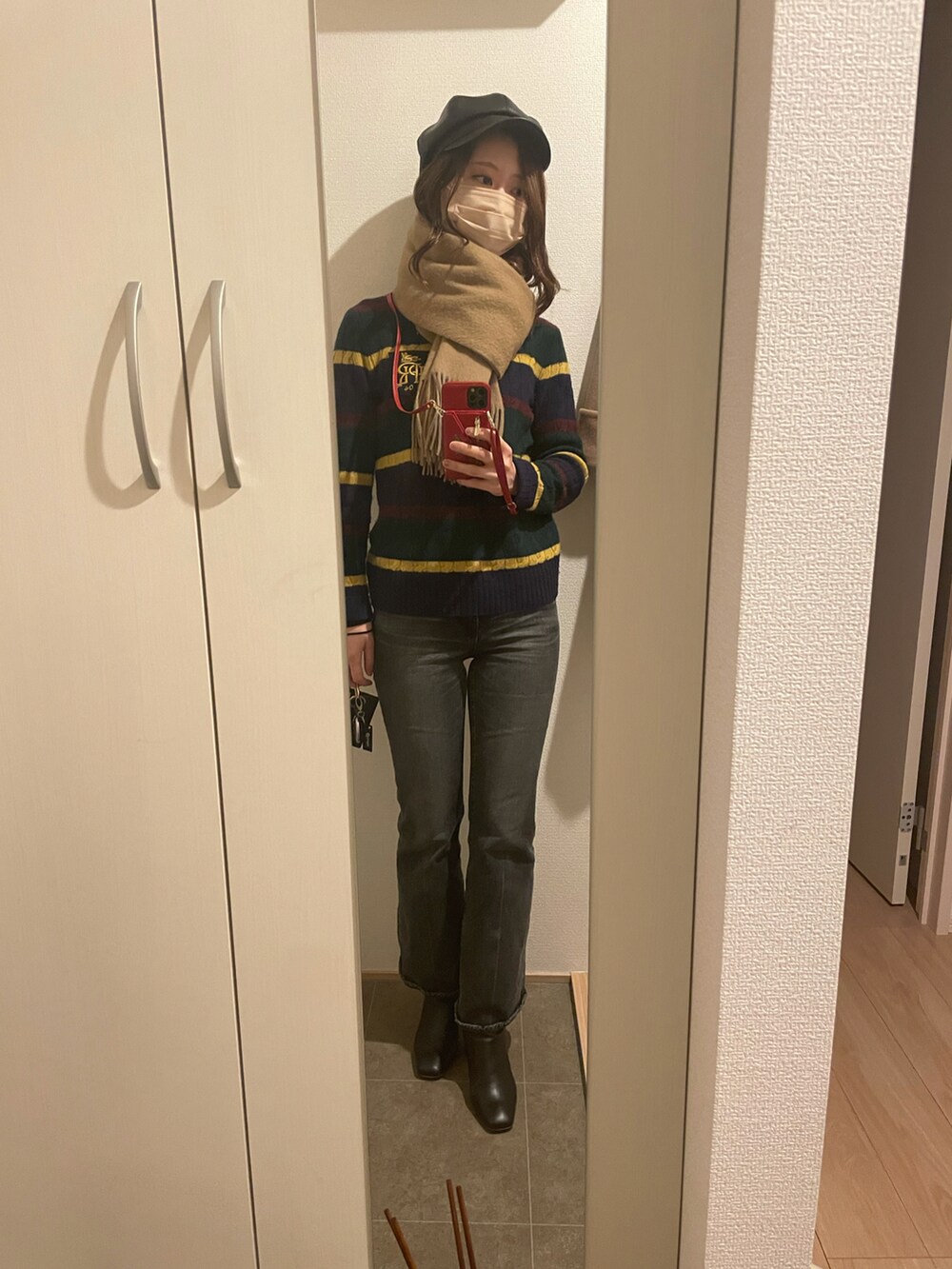 「カジュアルコーデ、デニムパンツ、フレアデニム、ブーツカットパンツ」｜「MOUSSYのMVS BLACK FLARE（デニムパンツ、ブラック系）」を使った、NanaFiddler さん（レディース・165cm）の冬コーディネートの2枚目の写真