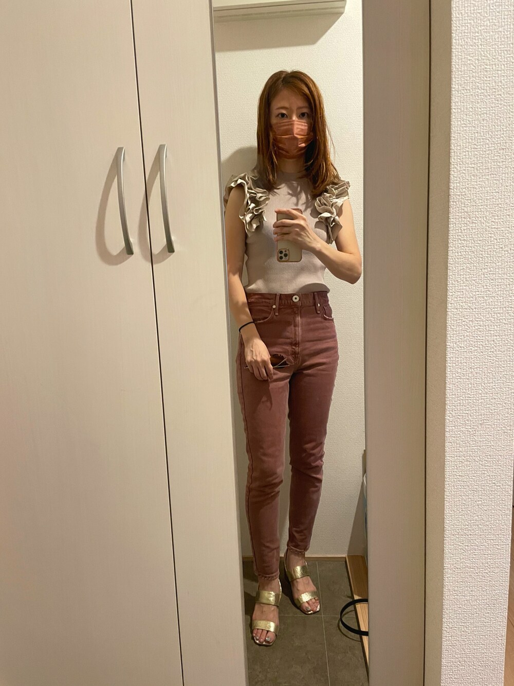 「休日スタイル、オトナ女子、ゆるコーデ、パンツコーデ、きれいめ、ハイウエスト、カラーデニム、ピンクデニム、そろそろ秋」｜「upperhightsのアイテム（デニムパンツ、ピンク系）」を使った、NanaFiddler さん（レディース・165cm）の夏コーディネートの2枚目の写真