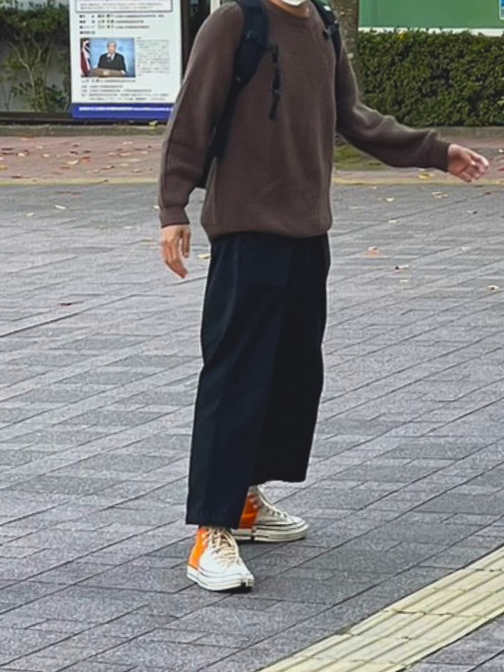 「今日のコーデ、春コーデ、オーバーサイズ、韓国ファッション、スラックス、春、大人コーデ、コンバース、カジュアル、converse、ニット、ビッグシルエット、古着、はるコーデ、ブラウン」｜「BATONERの【BATONER】2021AW シグネチャー片畔クルーネック SOLIDWOOLニット　/BN-21FM-023（ニット/セーター、ブラウン系）」を使った、Kenさん（メンズ・181cm）の冬コーディネートの2枚目の写真