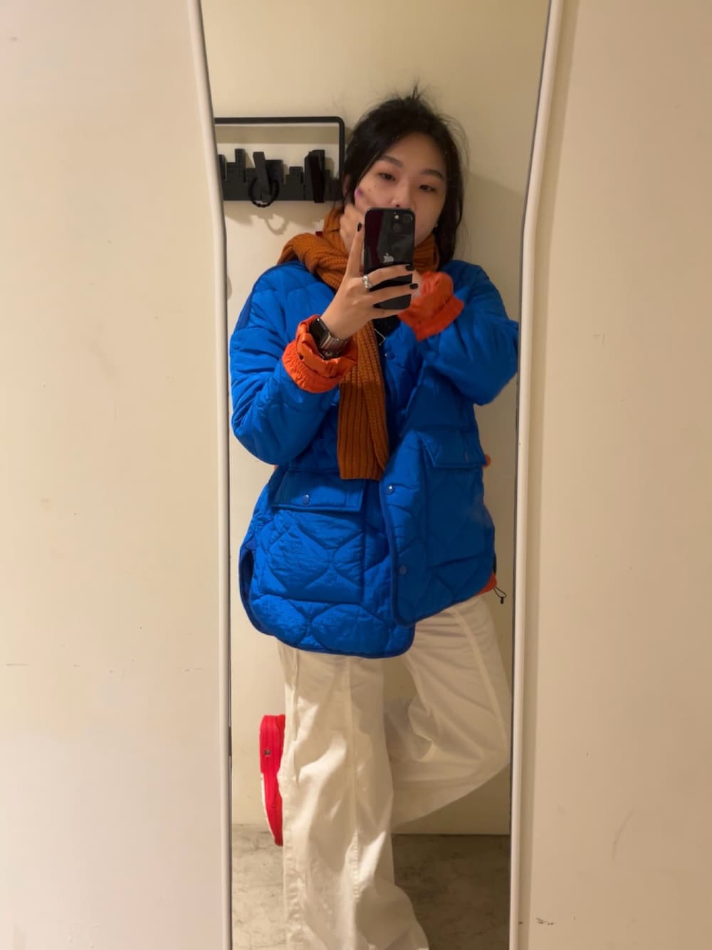 「ZARAのアイテム（ジャケット/アウター、ブルー系）」を使った、Frankie さん（レディース・165cm）の冬コーディネートの3枚目の写真