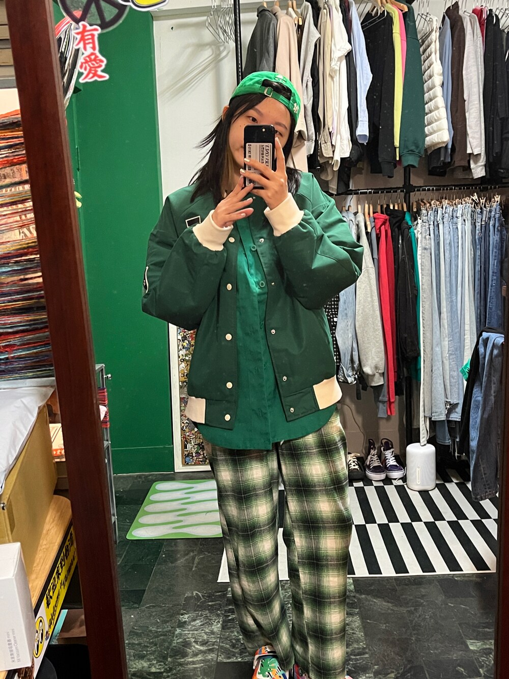 「UNIQLOのアイテム（パンツ、グリーン系）」を使った、Frankie さん（レディース・165cm）の冬コーディネートの2枚目の写真