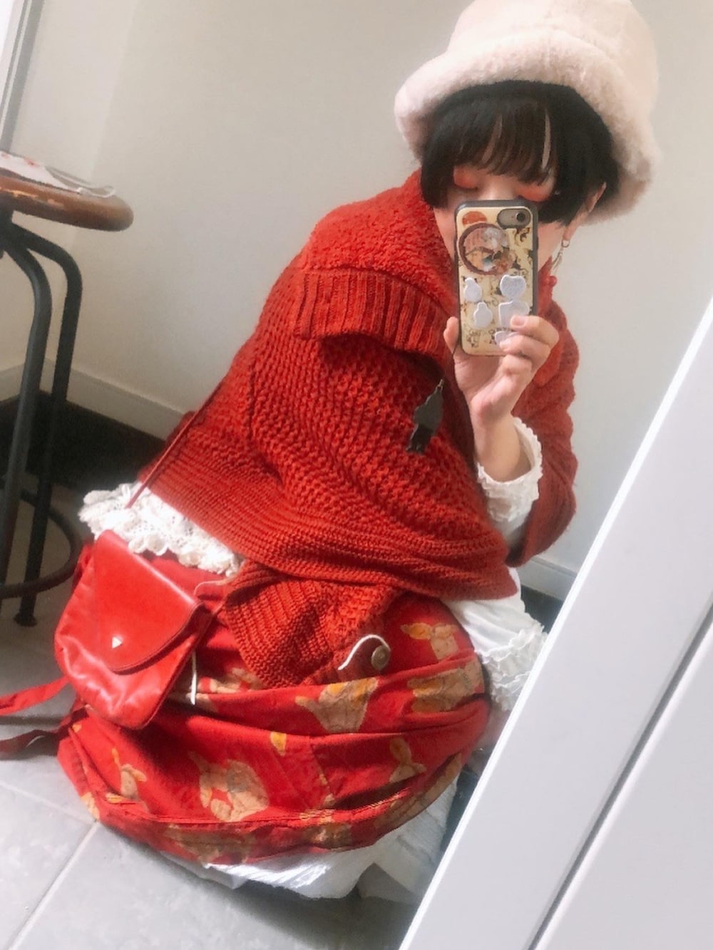 「うさぎ、ラビット、赤、ピンクハウス、PINK HOUSE」｜「PINK HOUSEのアイテム（ベスト、ホワイト系）」を使った、シャーロット・ぬまちさん（レディース・156cm）の春コーディネートの2枚目の写真