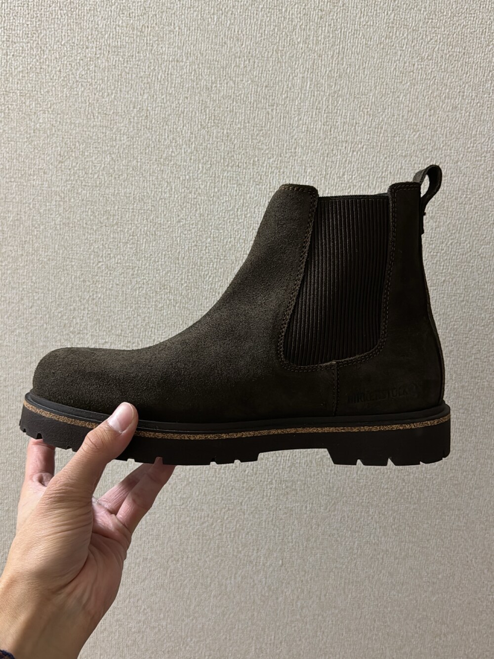 その他のデニムパンツ、ブラウン系のブーツ、ブラウン系のジャケット/アウターを着用したメンズの夏コーディネートの4枚目の写真