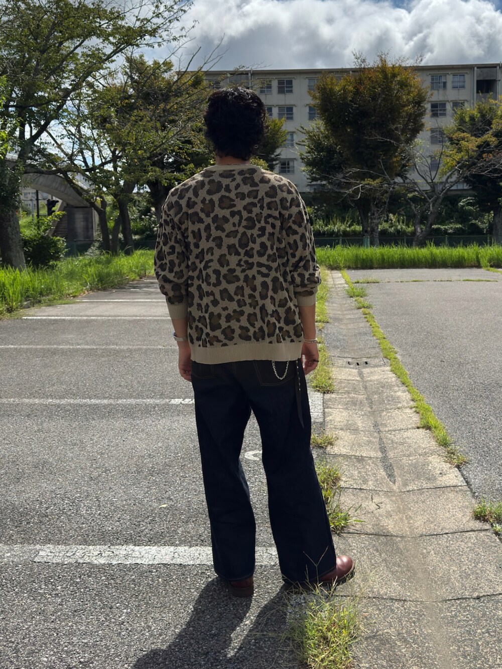 「アメカジ」｜「KIRKLANDのアイテム（Tシャツ/カットソー、ホワイト系）」を使った、mohican_naoyaさん（メンズ・176cm）の秋コーディネートの2枚目の写真
