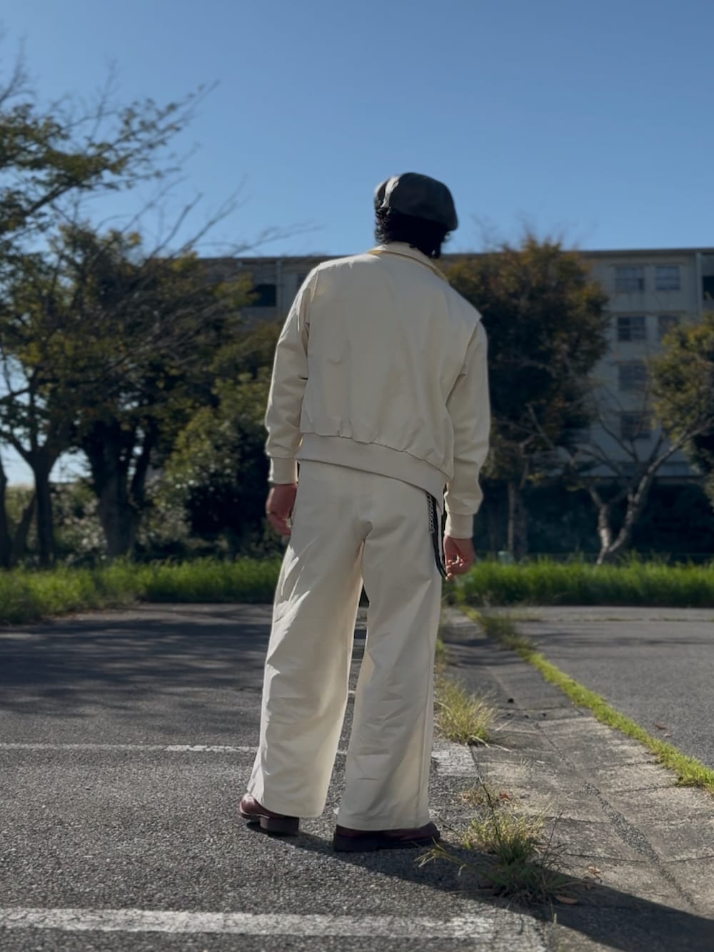 「アメカジ」｜「tk.TAKEO KIKUCHIのK’PJT by AYUTA “スカルじゃん”スイングトップジャケット（ブルゾン、ホワイト系）」を使った、mohican_naoyaさん（メンズ・176cm）の秋コーディネートの2枚目の写真