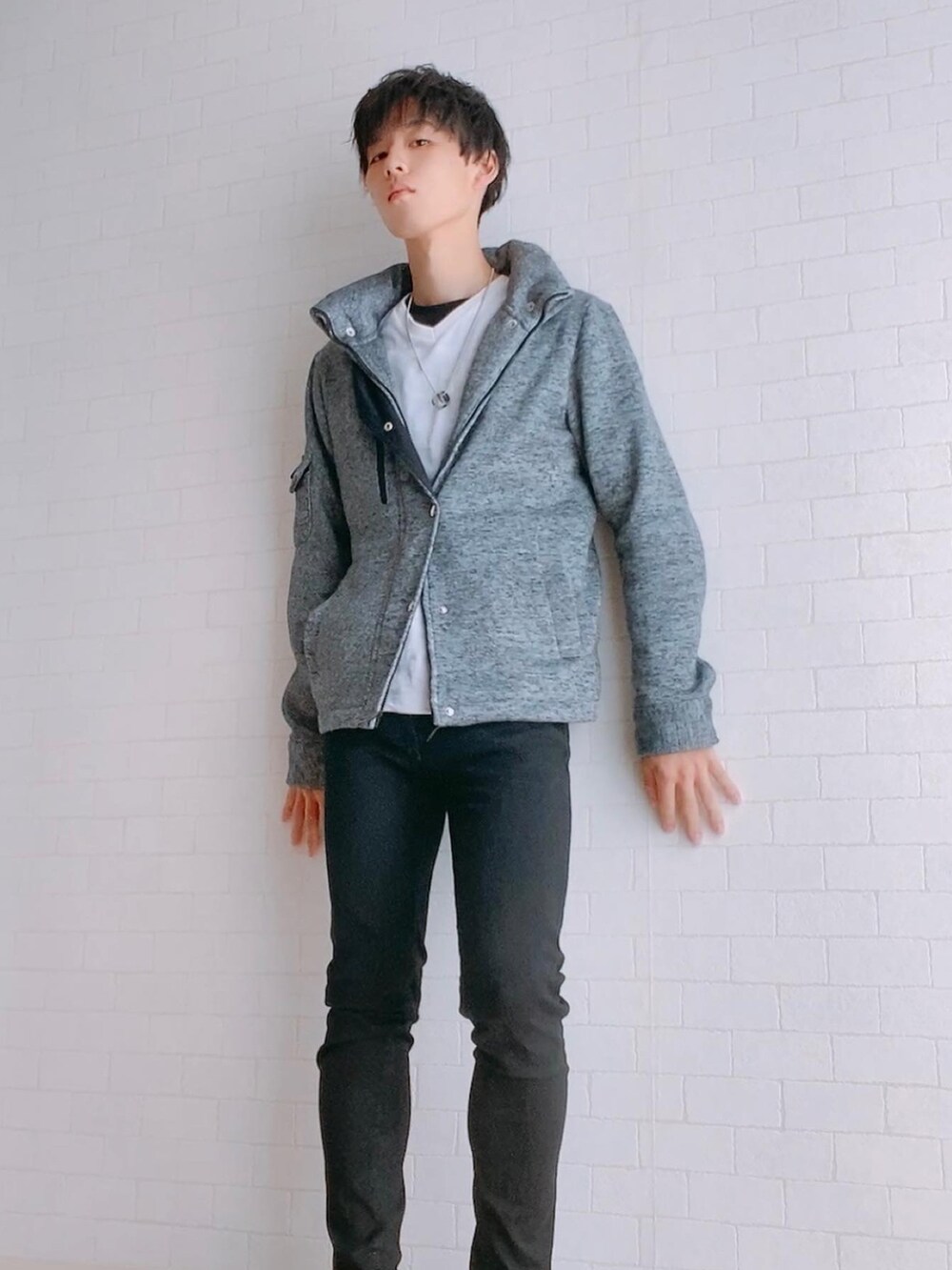 「おしゃれさんと繋がりたい、休日スタイル、シンプルコーデ、メンズコーデ、大人コーデ、スニーカーコーデ、好きな服を好きなように着る🐷💕、低身長コーデ、着回しコーデ、グレー、冬、冬コーデ、オトナカジュアル、ファッション好きと繋がりたい、未来のWEARISTAプロジェクト」｜「AZULのアイテム（ジャケット/アウター、グレー系）」を使った、KAITOさん（メンズ・163cm）の秋コーディネートの4枚目の写真