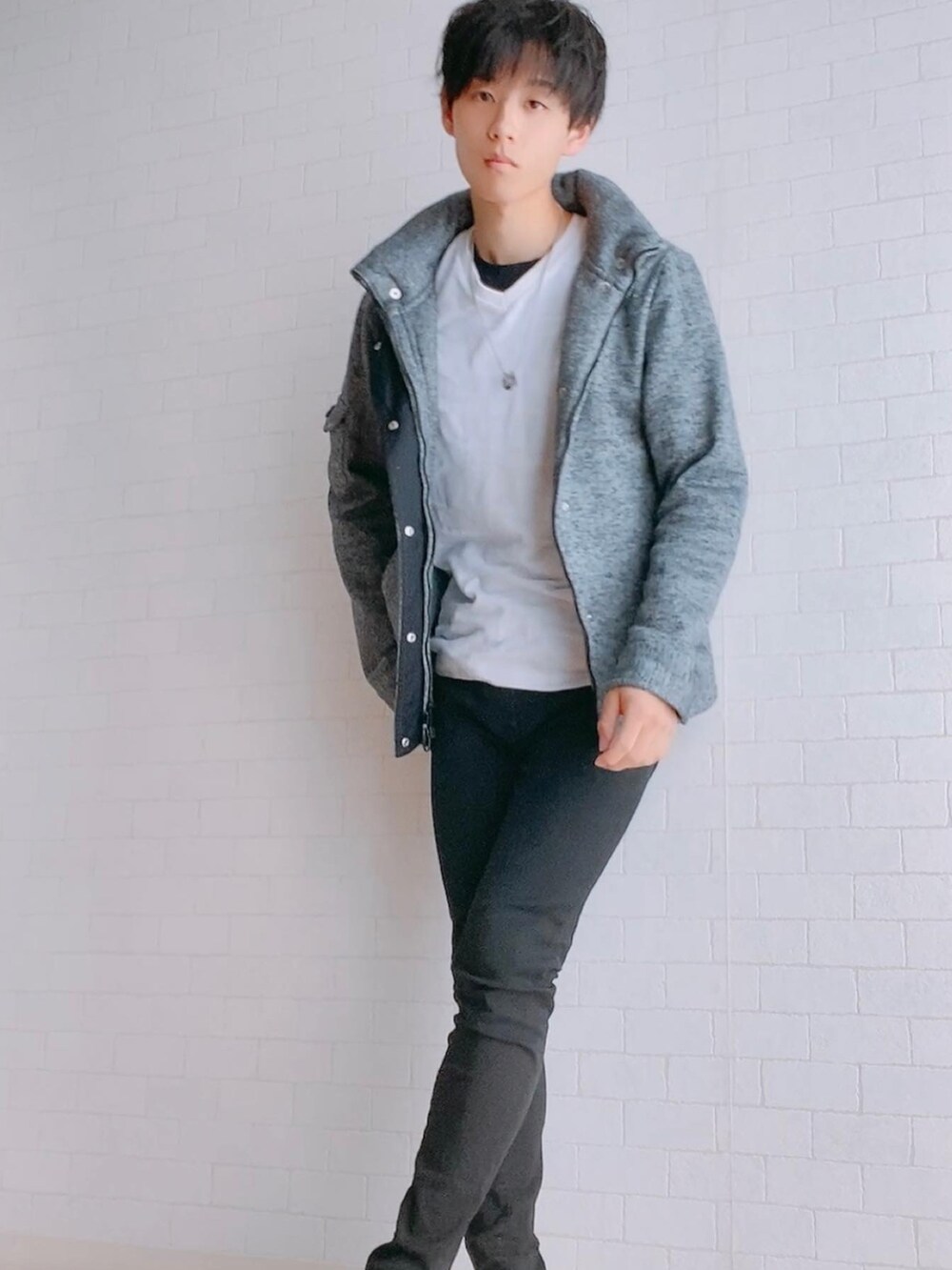 「おしゃれさんと繋がりたい、休日スタイル、シンプルコーデ、メンズコーデ、大人コーデ、スニーカーコーデ、好きな服を好きなように着る🐷💕、低身長コーデ、着回しコーデ、グレー、冬、冬コーデ、オトナカジュアル、ファッション好きと繋がりたい、未来のWEARISTAプロジェクト」｜「AZULのアイテム（ジャケット/アウター、グレー系）」を使った、KAITOさん（メンズ・163cm）の秋コーディネートの2枚目の写真