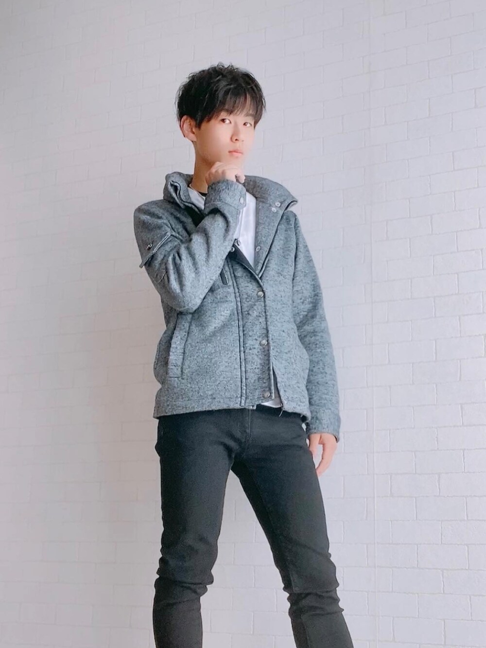 「おしゃれさんと繋がりたい、休日スタイル、シンプルコーデ、メンズコーデ、大人コーデ、スニーカーコーデ、好きな服を好きなように着る🐷💕、低身長コーデ、着回しコーデ、グレー、冬、冬コーデ、オトナカジュアル、ファッション好きと繋がりたい、未来のWEARISTAプロジェクト」｜「AZULのアイテム（ジャケット/アウター、グレー系）」を使った、KAITOさん（メンズ・163cm）の秋コーディネートの3枚目の写真