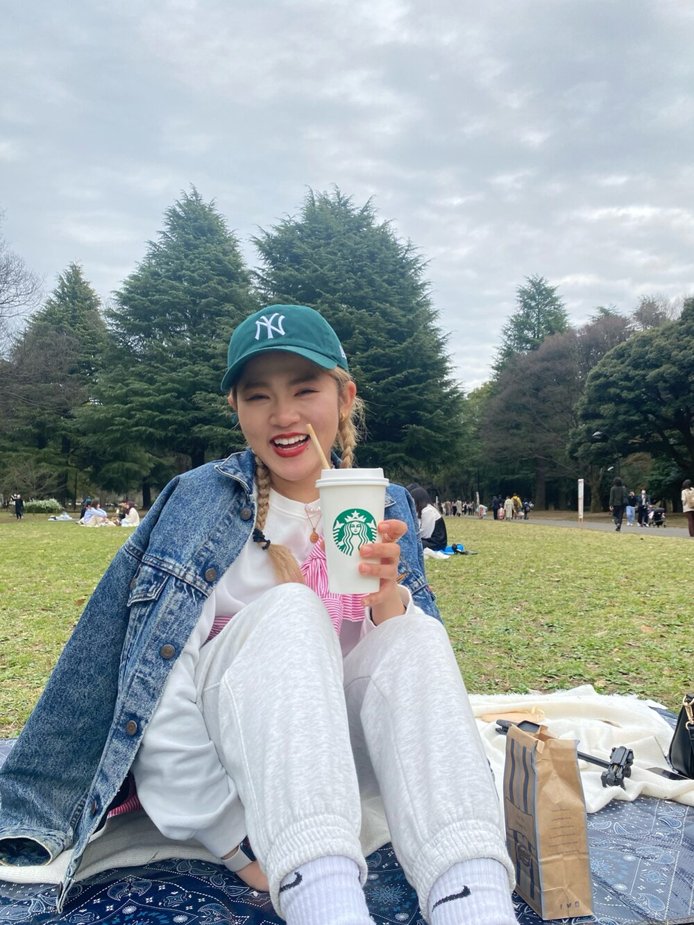 「はじめましてコーデ、春コーデ、ootd、お洒落さんとつながりたい」｜「NEW ERAのアイテム（キャップ、グリーン系）」を使った、mayaさん（レディース・164cm）の春コーディネートの2枚目の写真